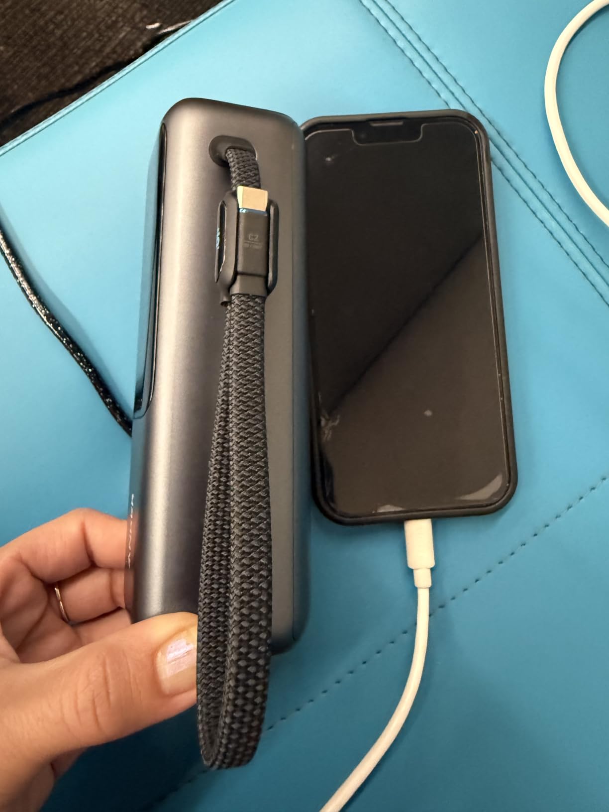 Anker Laptop Power Bank, 25,000mAh Portable Charger with 165W Total Output, 3 USB-C Ports (100W Max Each), Built-in Retractable Cables, Flight-Ready, for iPhone 17/16 Series, MacBook, Samsung, and More customer photo 2