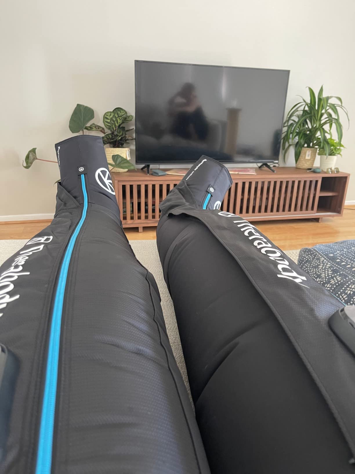 Therabody JetBoots Prime Wireless Compression Boots | Regular 30-34