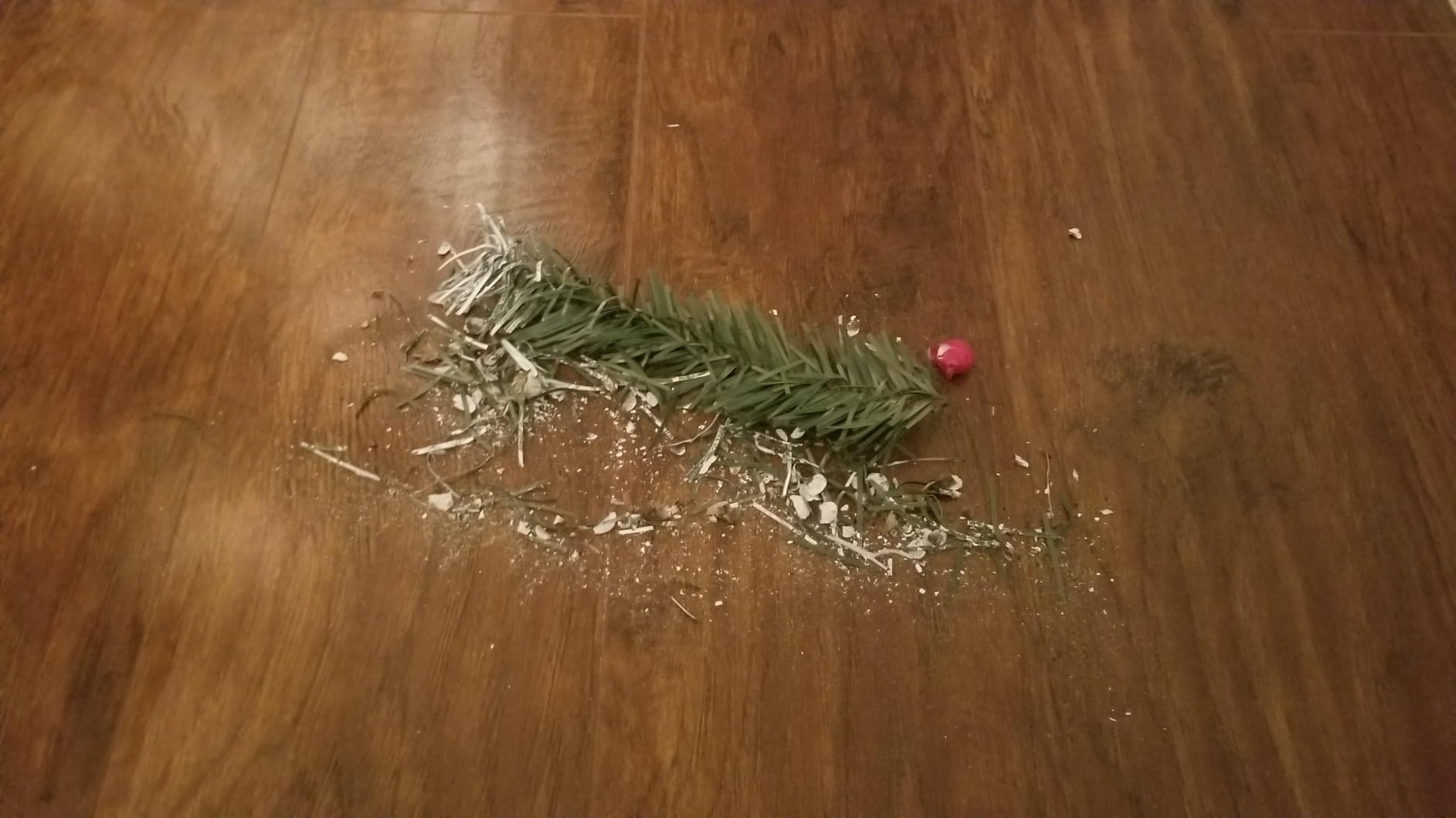 Best Choice Products Christmas Tree Pre-Lit, Pre-Decorated Artificial 12ft Frosted Pine Holiday Decoration w/Frosted Tips, Pine Cones, Berries customer photo 1