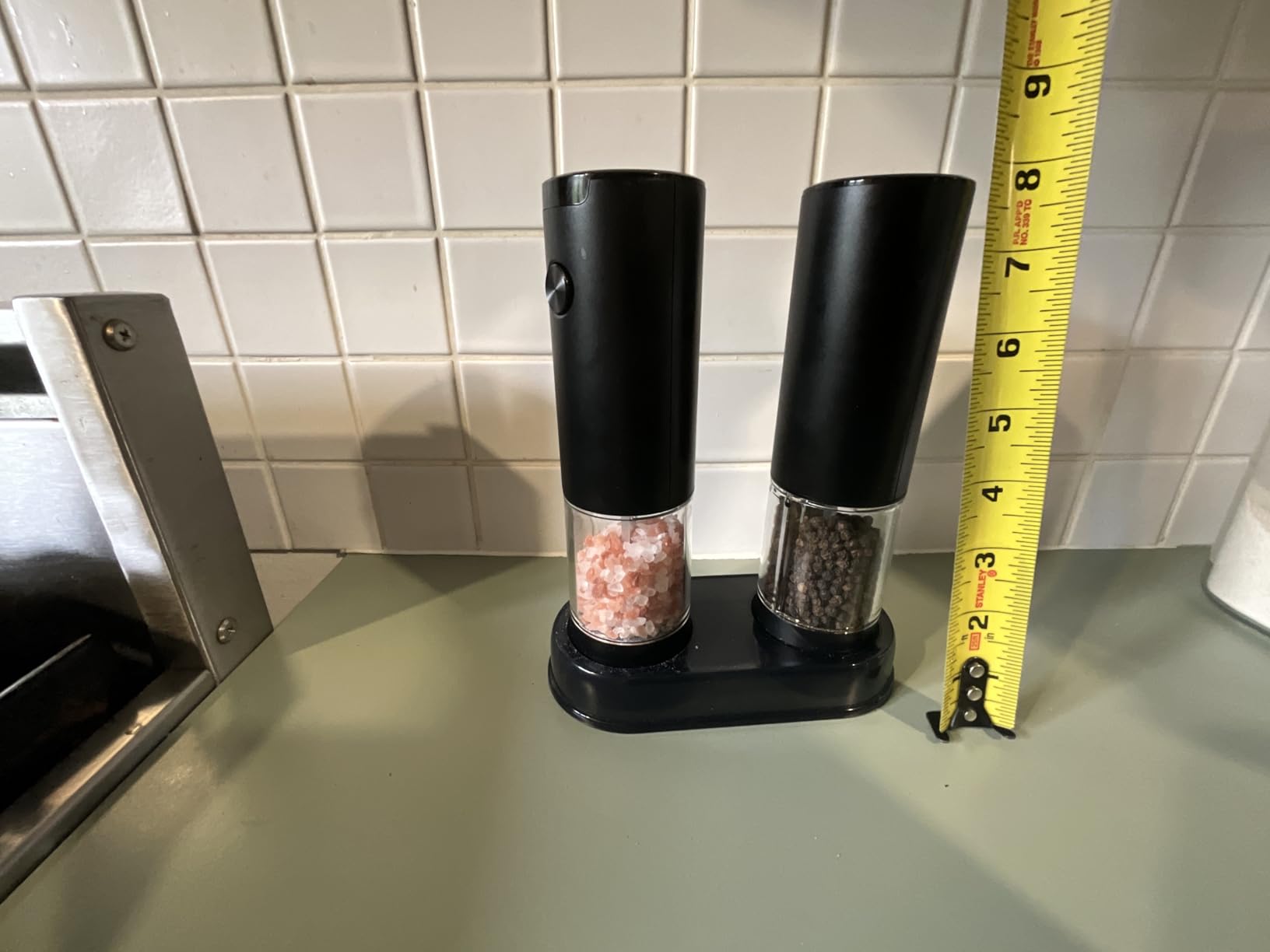 Electric Salt and Pepper Grinder Set Automatic Battery Pepper Mill Shakers Adjustable Coarseness Upgraded Larger Capacity with Led Home and Kitchen Appliances Birthday Gifts customer photo 2
