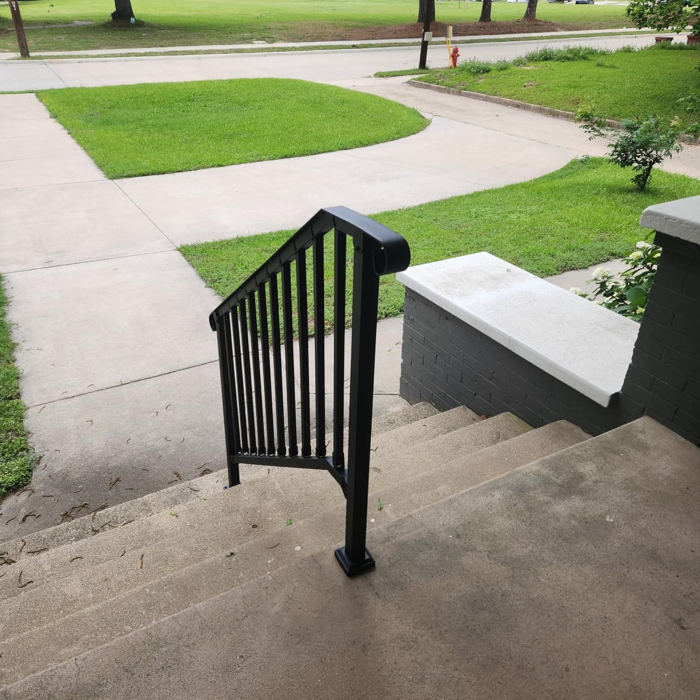 VEVOR Handrails for Outdoor Steps, 2 Step Stair Hand Rail Kit, Transitional Carbon Steel Railings with Installation Kit, Stair Rails for Seniors, Concrete Steps & Porch & Deck, Black Retro Arch customer photo 2