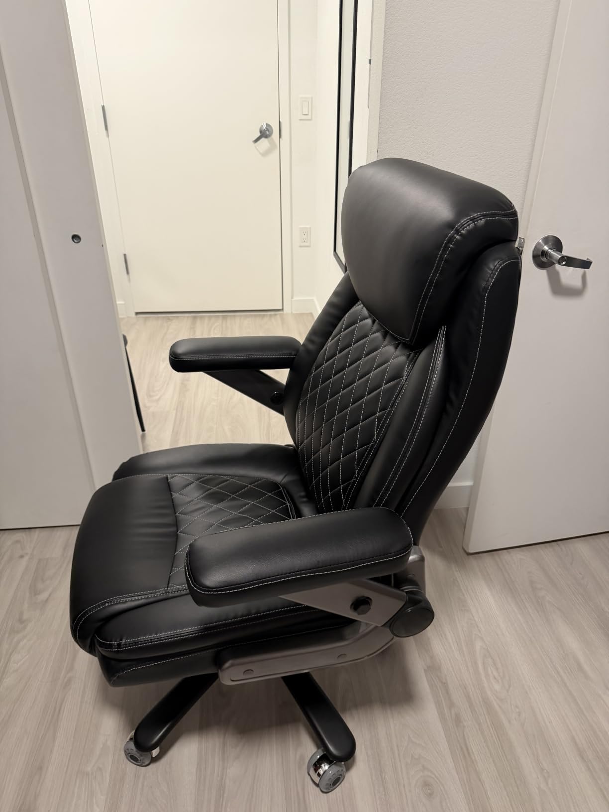 Indulgear Large Heavy Duty Office Chair with 5D Flip Arms,Comfy Big and Tall Executive Office Desk Chair with Pocket Spring Cushion,High Back Computer Chair with Lumbar Support,Dual Rubber Wheel customer photo 2