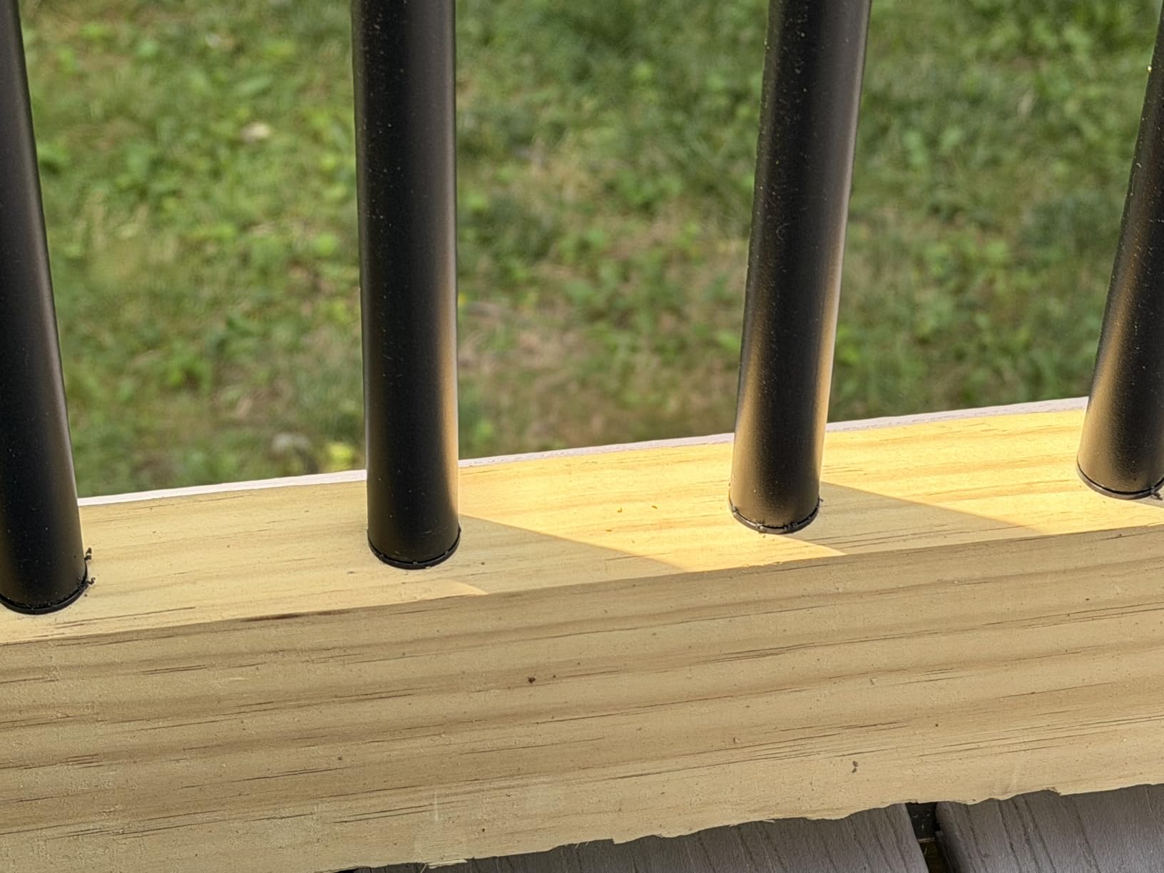105 Pack 26 inch Aluminum Balusters for Deck Railing, Black Round Metal Spindles for Staircase, 3/4