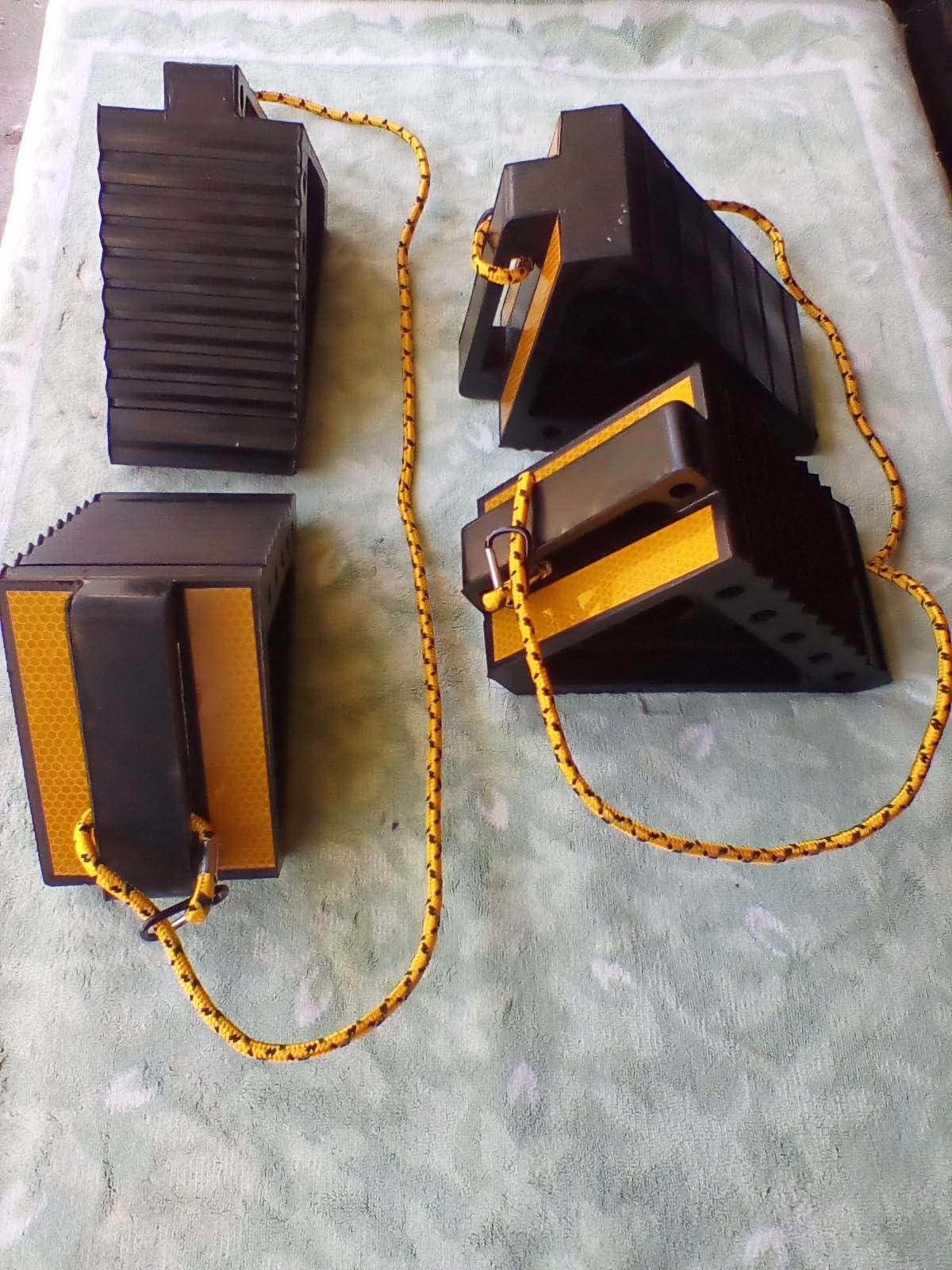 4 Pack Heavy Duty Wheel Chocks with 39