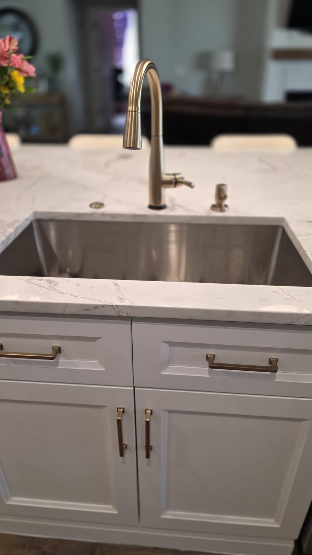 Delta Essa Touchless Kitchen Faucet with Touch Technology, Brushed Nickel Kitchen Sink Faucet with Pull Down Sprayer, Single Hole, Arctic Stainless 9113TL-AR-DST customer photo 1