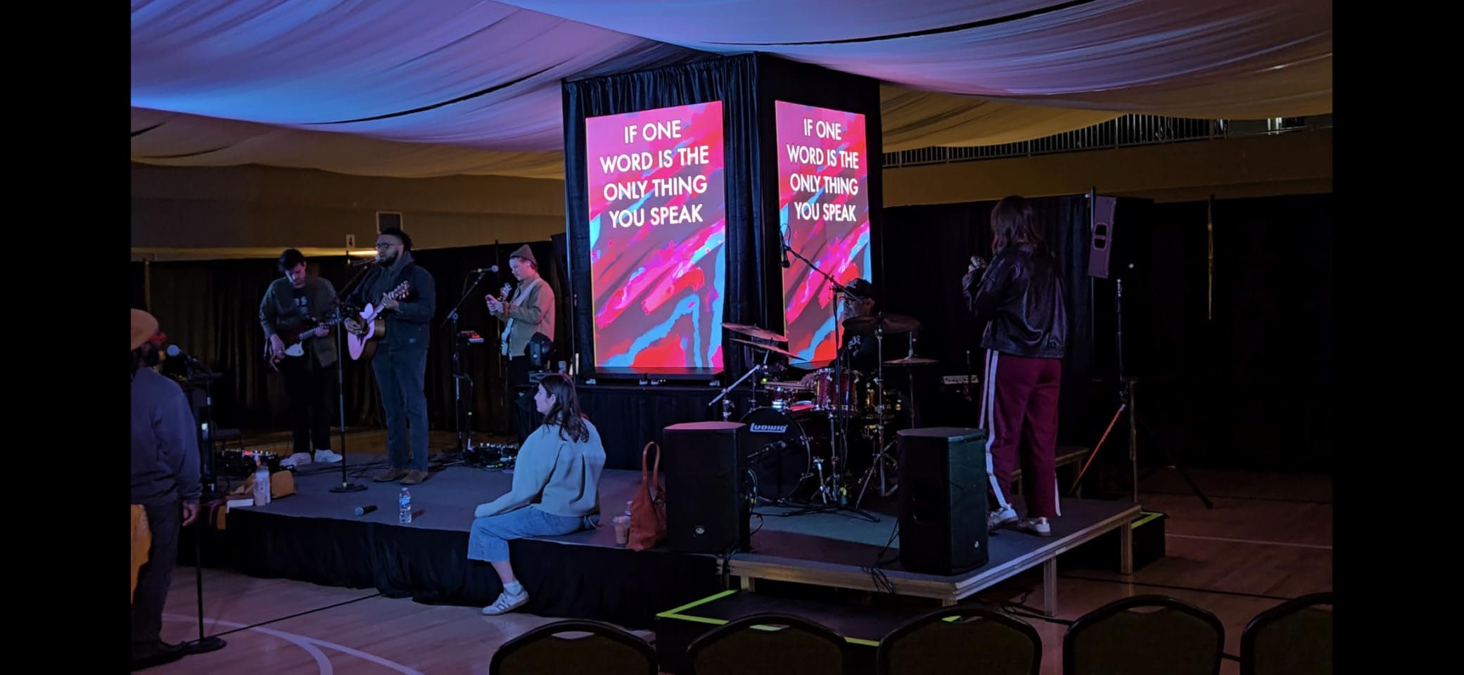 MWE P1.86 Spliceable LED Poster Screen Monitor with Flight Case, 80
