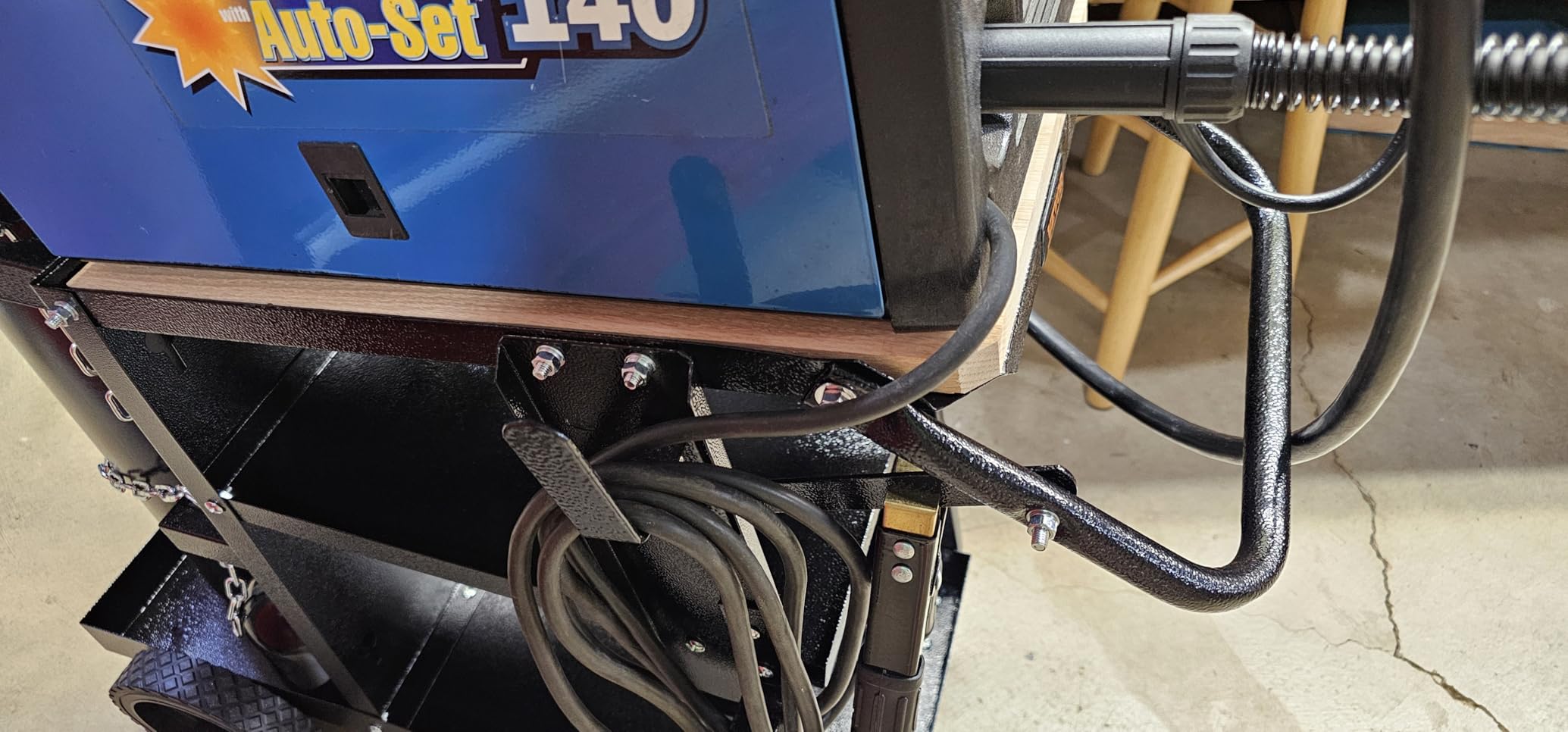 VEVOR 2-Tier Welding Cart, Welder Cart Heavy Duty with Anti-Theft Lockable Cabinet, 360° Swivel Wheels, Tank Storage Safety Chains for TIG, ARC, Plasma Cutter - 265LBS Static Weight Capacity customer photo 1