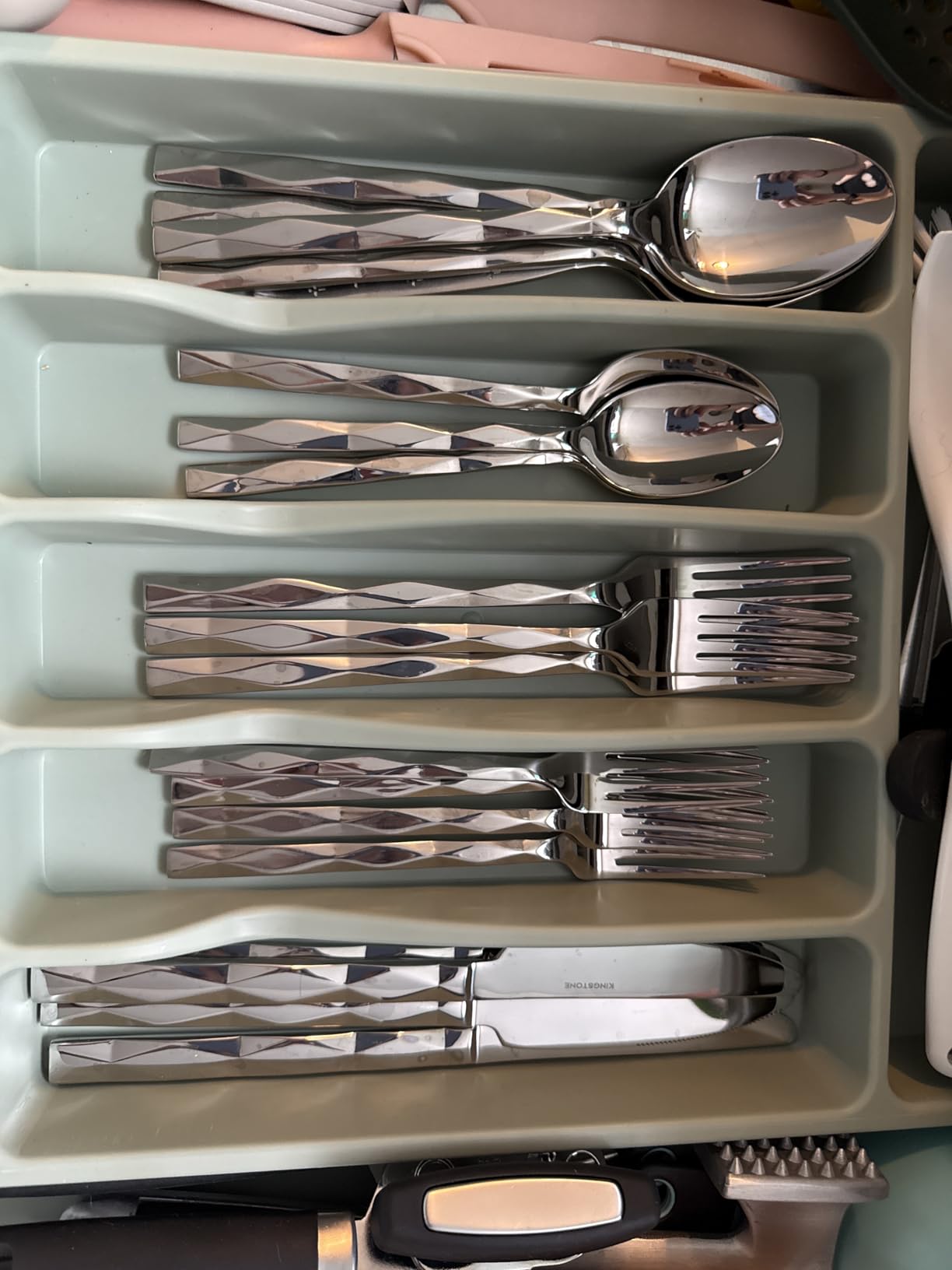 40 Piece 18/10 Gold Silverware Set, Stainless Steel Flatware Cutlery for 8 | KINGSTONE Luxury Silverware with Diamond Cut Pattern, Mirror Polished Utensils for Kitchen, Wedding, Party, Dishwasher Safe customer photo 1