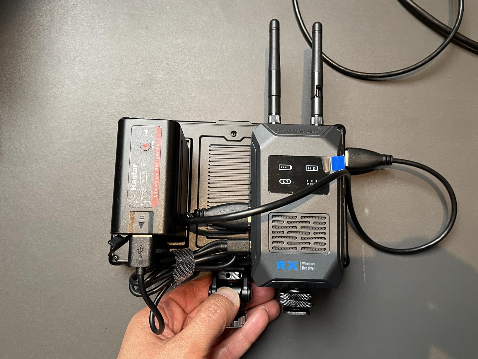 Lemorele R1100 Wireless HDMI Transmitter Receiver Kit 656FT 5G WiFi 1TX 1RX | Dual Power: NP-F & USB-C, 1080P@60Hz, 50ms, HDMI Loopout, TUTUPlay Preview, Plug&Play For Camera Streaming customer photo 1