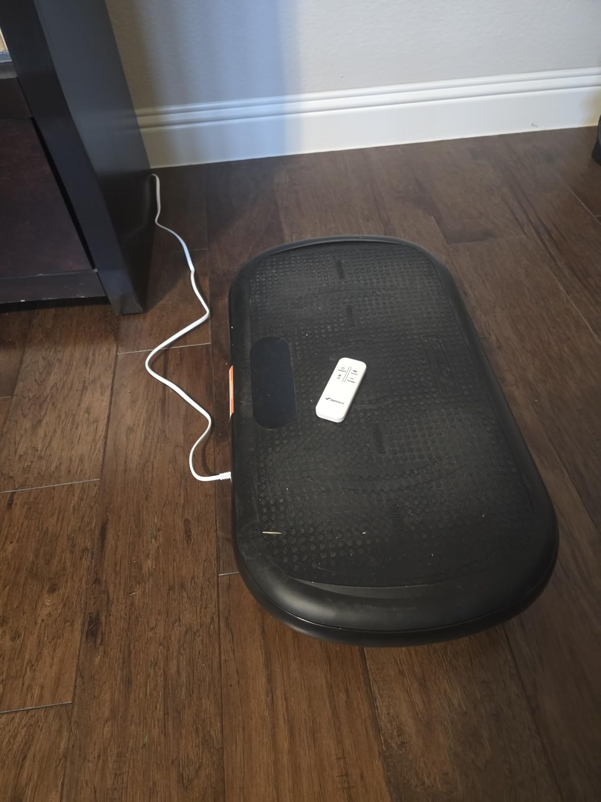Merach CV40 Curved Vibration Plate Exercise Machine with 440lbs Capacity | 200W Powerful Motor, 13mm Amplitude, Bluetooth customer photo 1