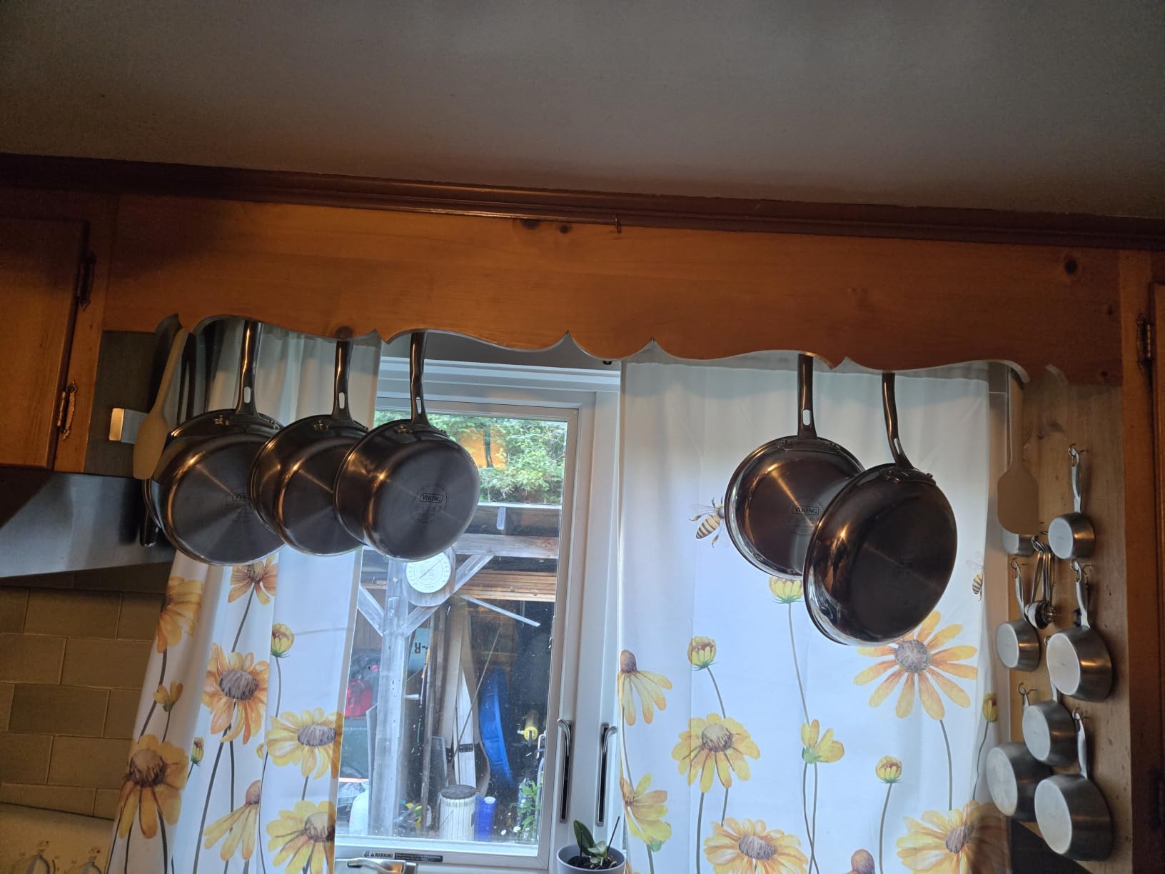 ROTHLEY Hanging Pot Rack Hanger: 39.4 Inch Stainless Steel Pot and Pan Hanger Pot Rack Wall Mounted Hanging Pots and Pans Rack Pot Hangers for Kitchen Wall Kitchen Rail with Hooks (Brushed) customer photo 2