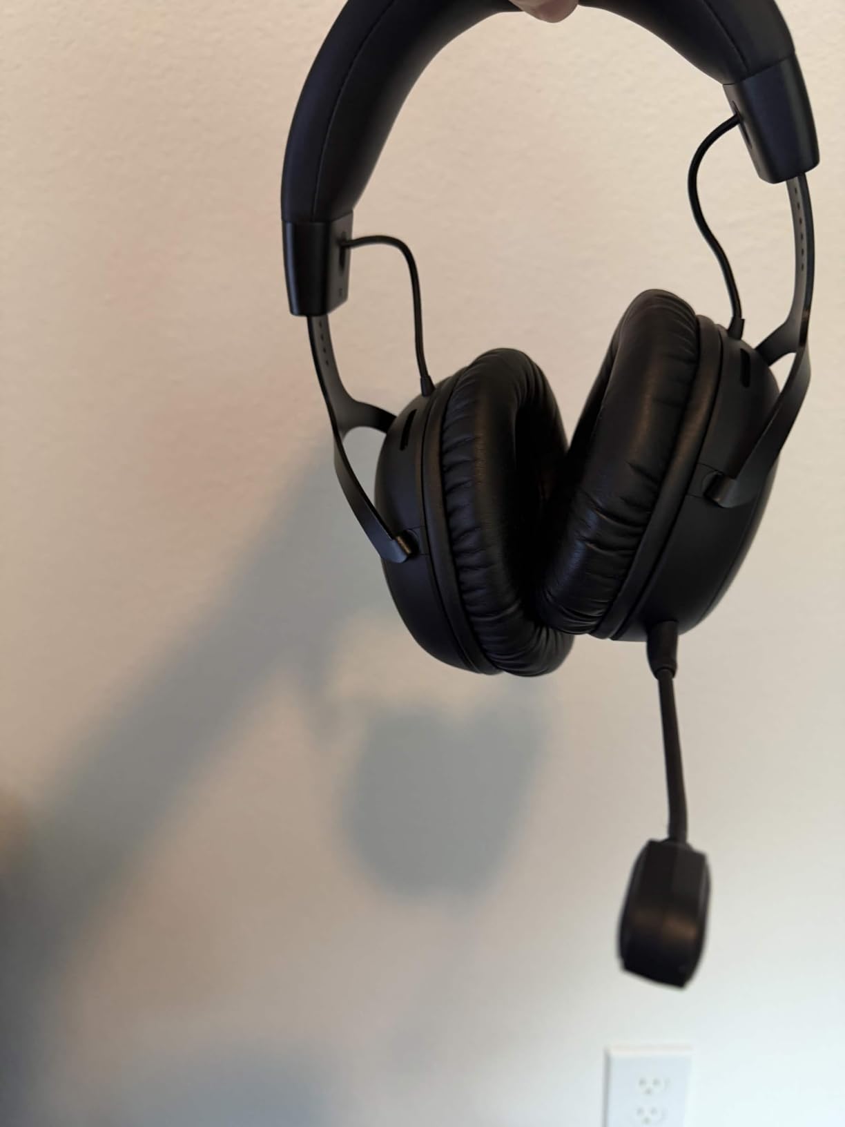 HyperX Cloud III S - Wireless Gaming Headset for Multi-Platform, 2.4GHz, Bluetooth, Battery Life up to 120 Hours 2.4GHz / 200 Hours Bluetooth, 53mm Angled Drivers, Detachable Mic - Black customer photo 2