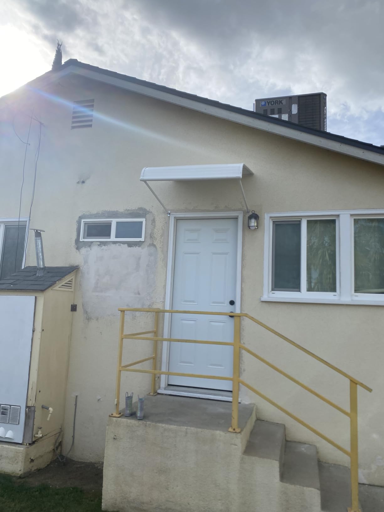 VEVOR Aluminum Awning 40 x 42 in, Durable Window Awning Door Canopy, Lightweight and Stable Aluminum Exterior Awnings Rain Snow Sunlight Protection for Door Entrance Windows Patio Porch customer photo 2