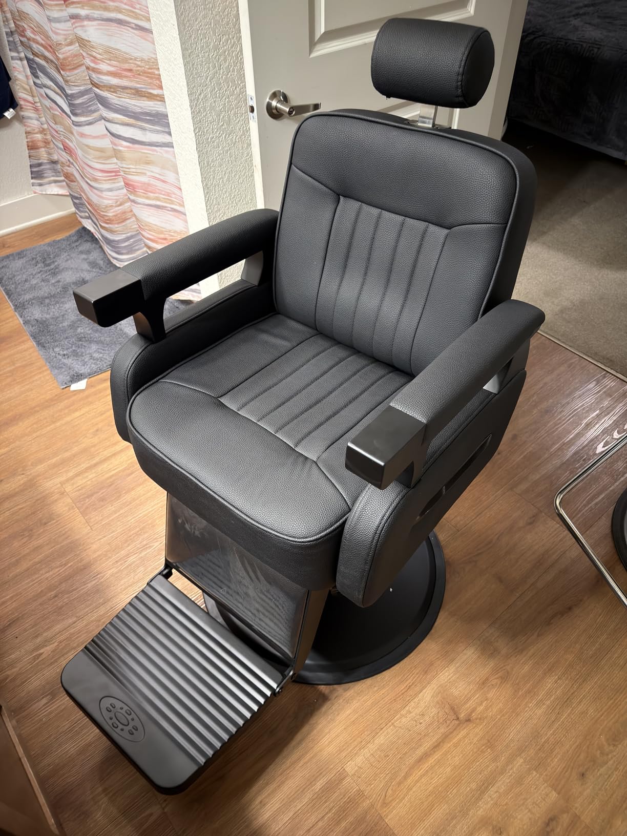 Vintage Barber Chair - Heavy Duty Hydraulic Recline Styling Chair with Rounded Cushioning, Adjustable Salon Chair for Barber Shop, Beauty Spa, Black | 450lbs Capacity, 45 Degree Recline, 5