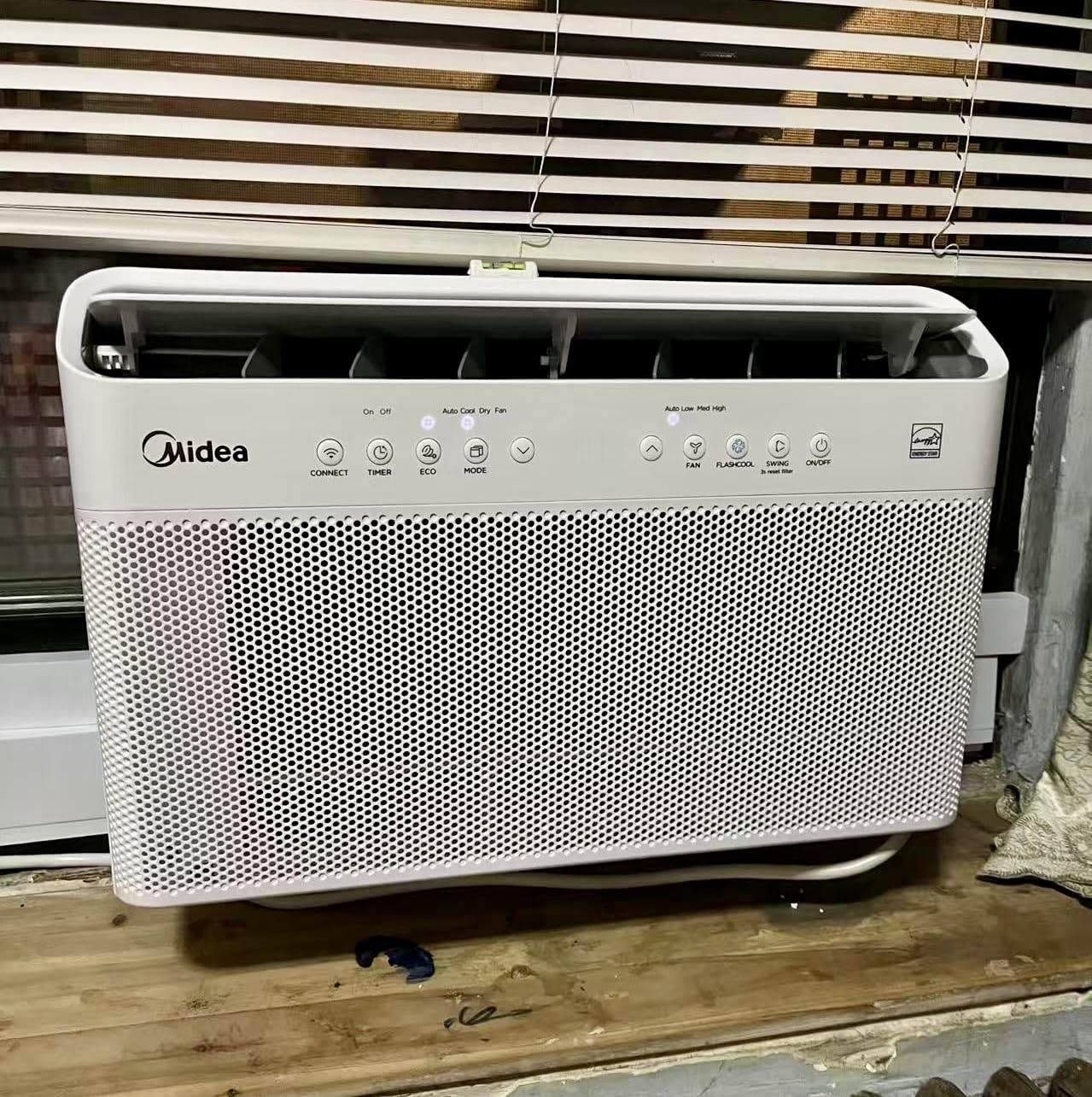 Midea 10,000 BTU U Shaped Smart Inverter Window Air Conditioner - Cools 450 Sq Ft, Ultra Quiet with Open Window Flexibility - Alexa/Google Assistant Compatible - 35% Energy Savings, Remote (Updated) customer photo 1