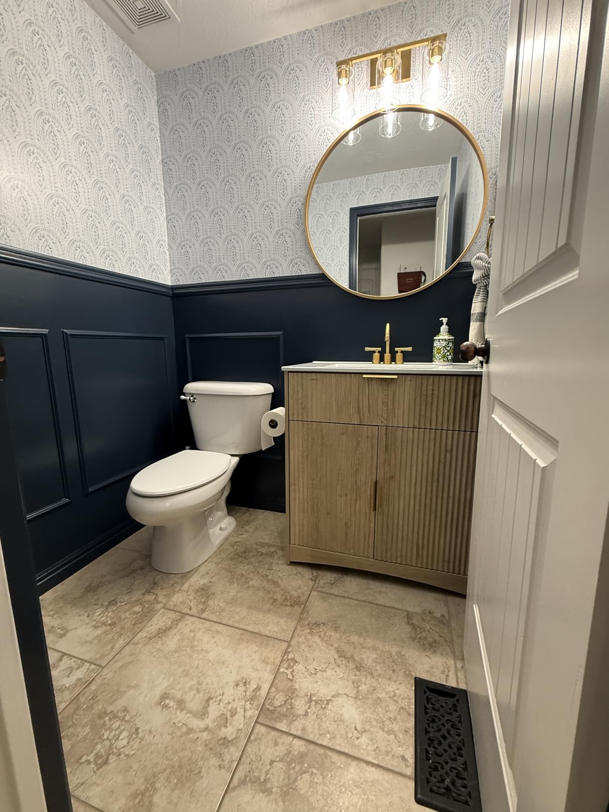 Amada 30'' Bathroom Vanity with Ceramic Sink, Modern Undermount Vanity Sink Cabinet with 2 Doors and 1 Drawer, Fluted Free Standing Bathroom Storage Cabinet with Sink Combo Set, Natural Oak customer photo 2