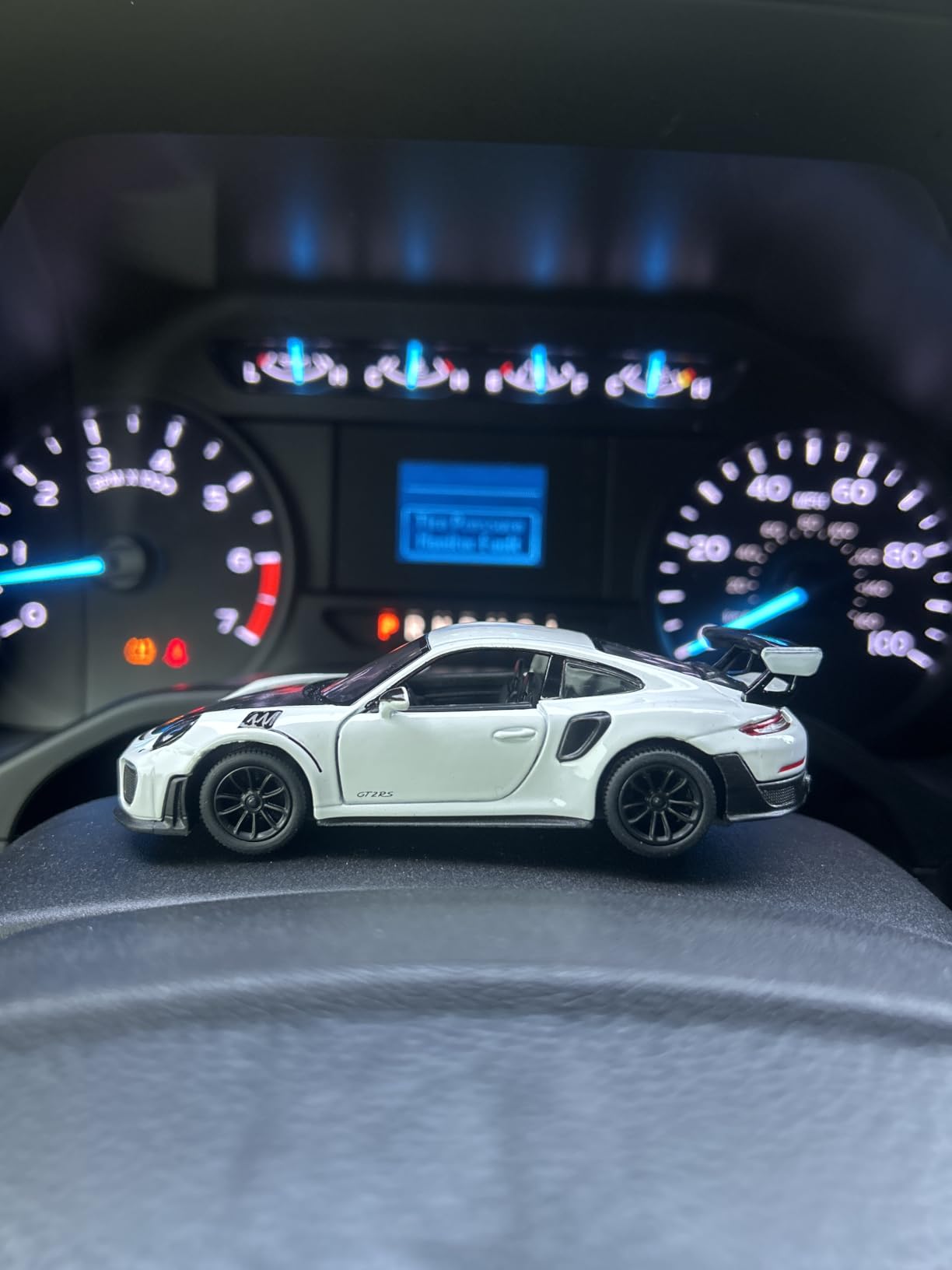 KiNSMART - 2010 Porsche 911 GT2 RS 1:36 Scale 5