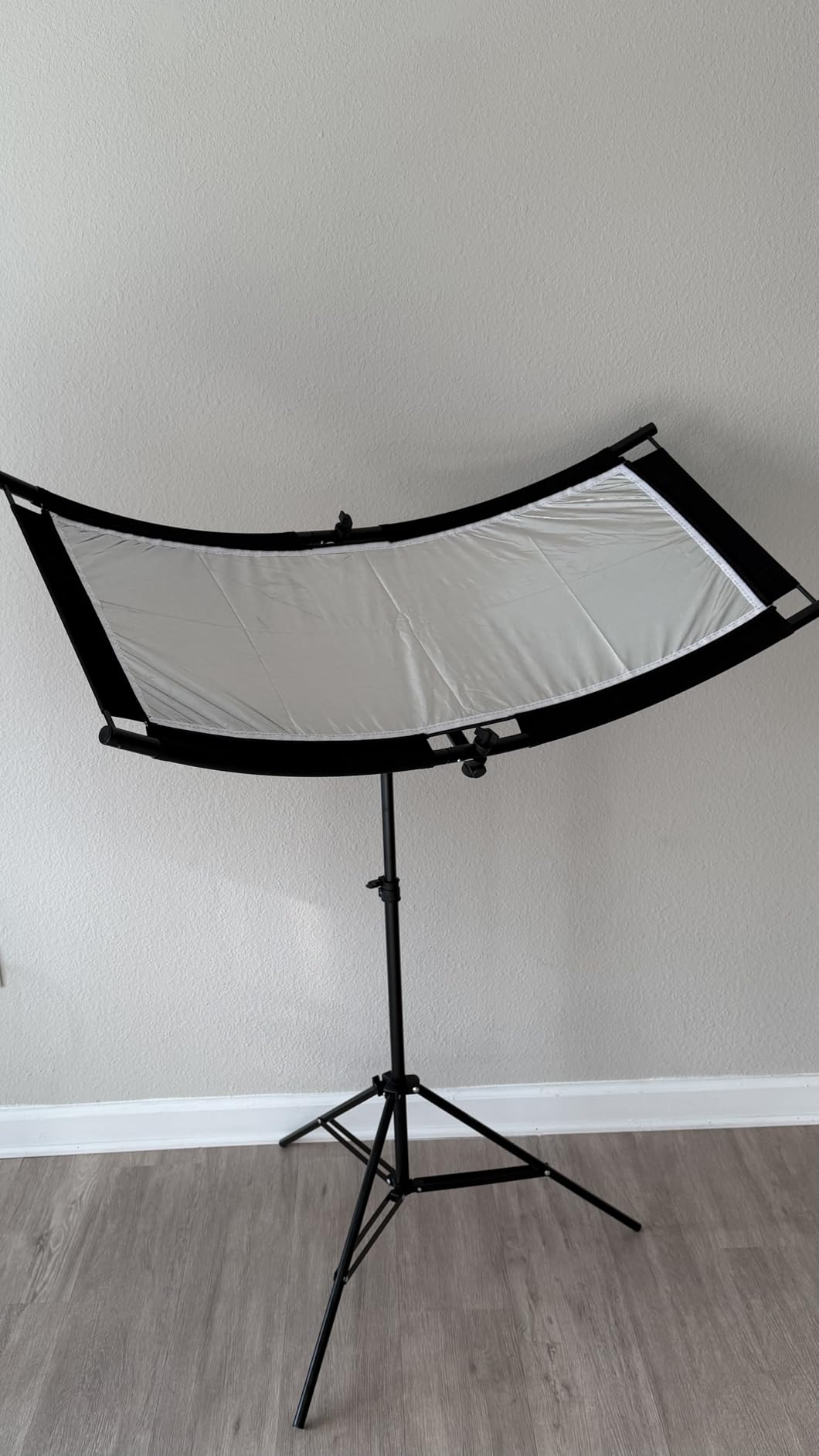K&F CONCEPT U-Shape Reflector, 100x45cm, with 1.5m Stand, 4-in-1 Reflector | 4-in-1 Reflective Fabric, Black/Gold/White/Silver, with Storage Bag, for Photography Studios LE11 customer photo 1