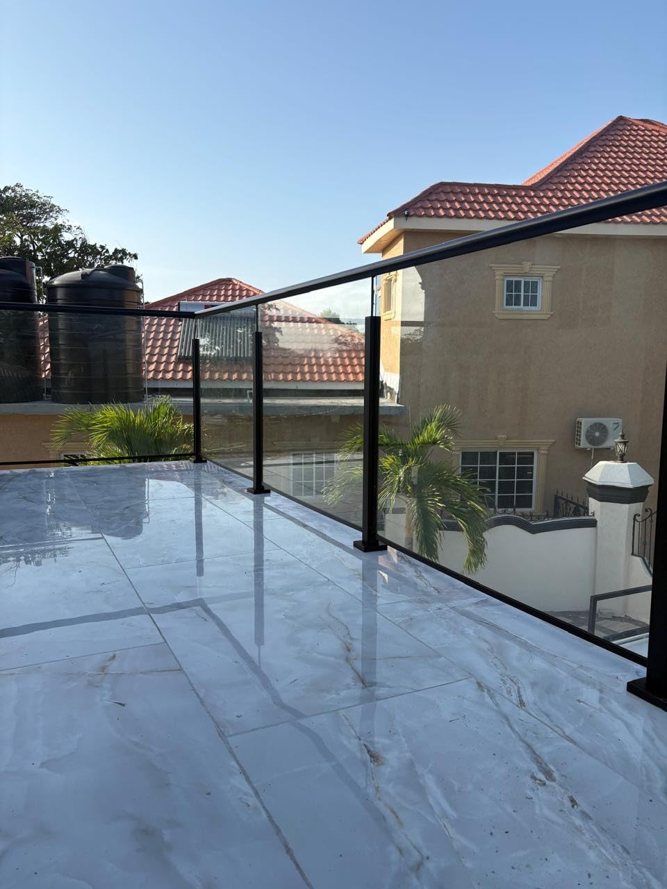 Glass Railing Post, No-Punch Glass Railing System with Spigot Slots & Base, Heavy-Duty 304 Stainless Steel Clamp for Deck Balusters, Balcony, Patio, Stairs, Black 24in Mid Post customer photo 1