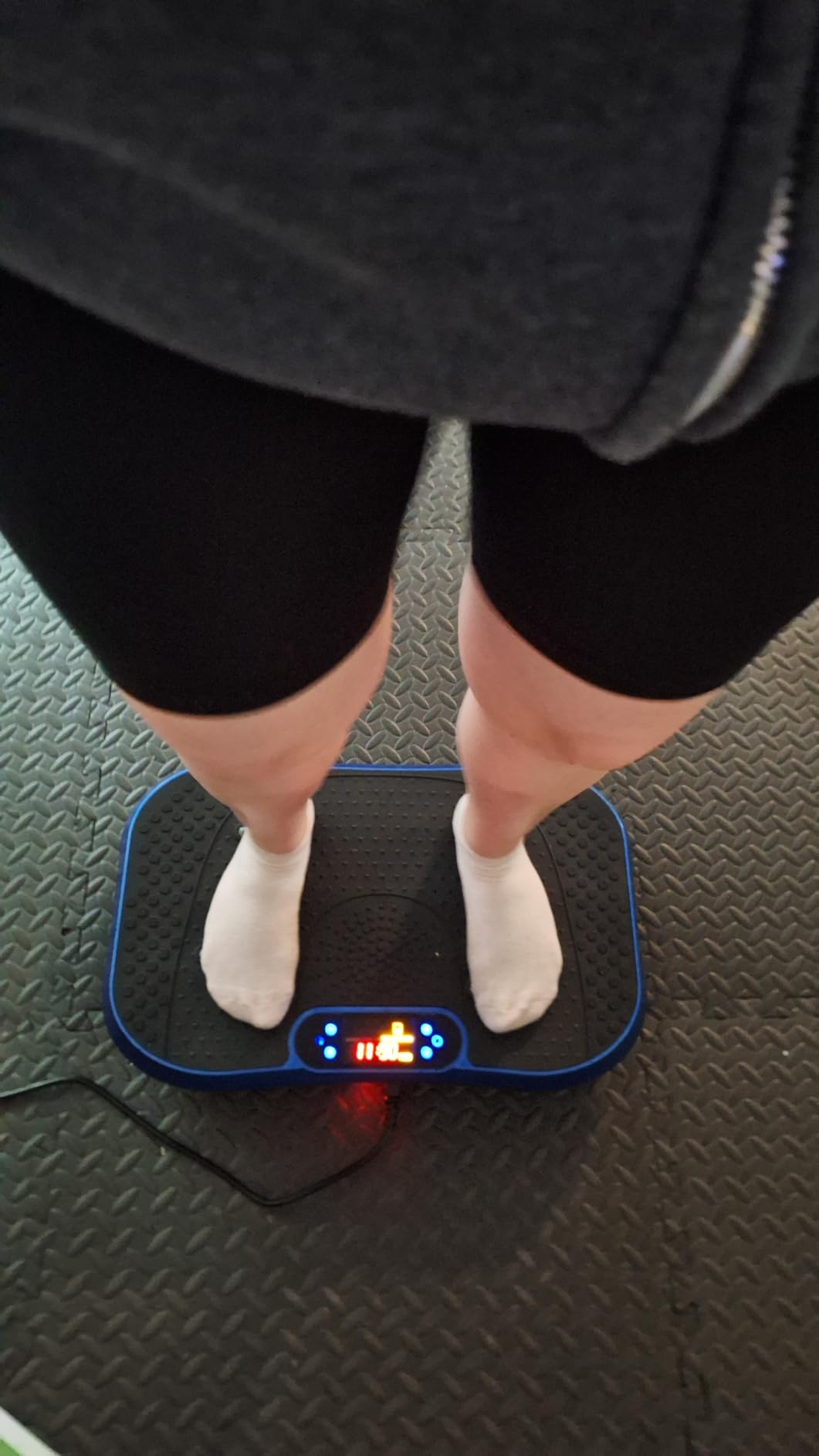 SoftGym Vibration Plate Exercise Machine for Lymphatic Drainage Weight Loss,120 Speed Levels Vibrating Platform with Resistance Bands,Full-Body Workout Equipment for Muscle Activation customer photo 2