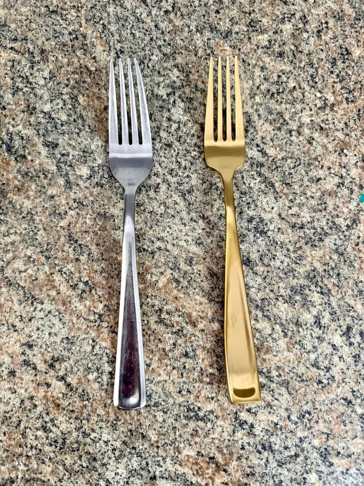 Oneida Moda Gold Satin 20-Piece 18/10 Silverware Set for 4, Flatware | satin finish, dishwasher safe | includes knives, forks, and spoons | heavy duty, cutlery set for kitchen and dining, utensils customer photo 1