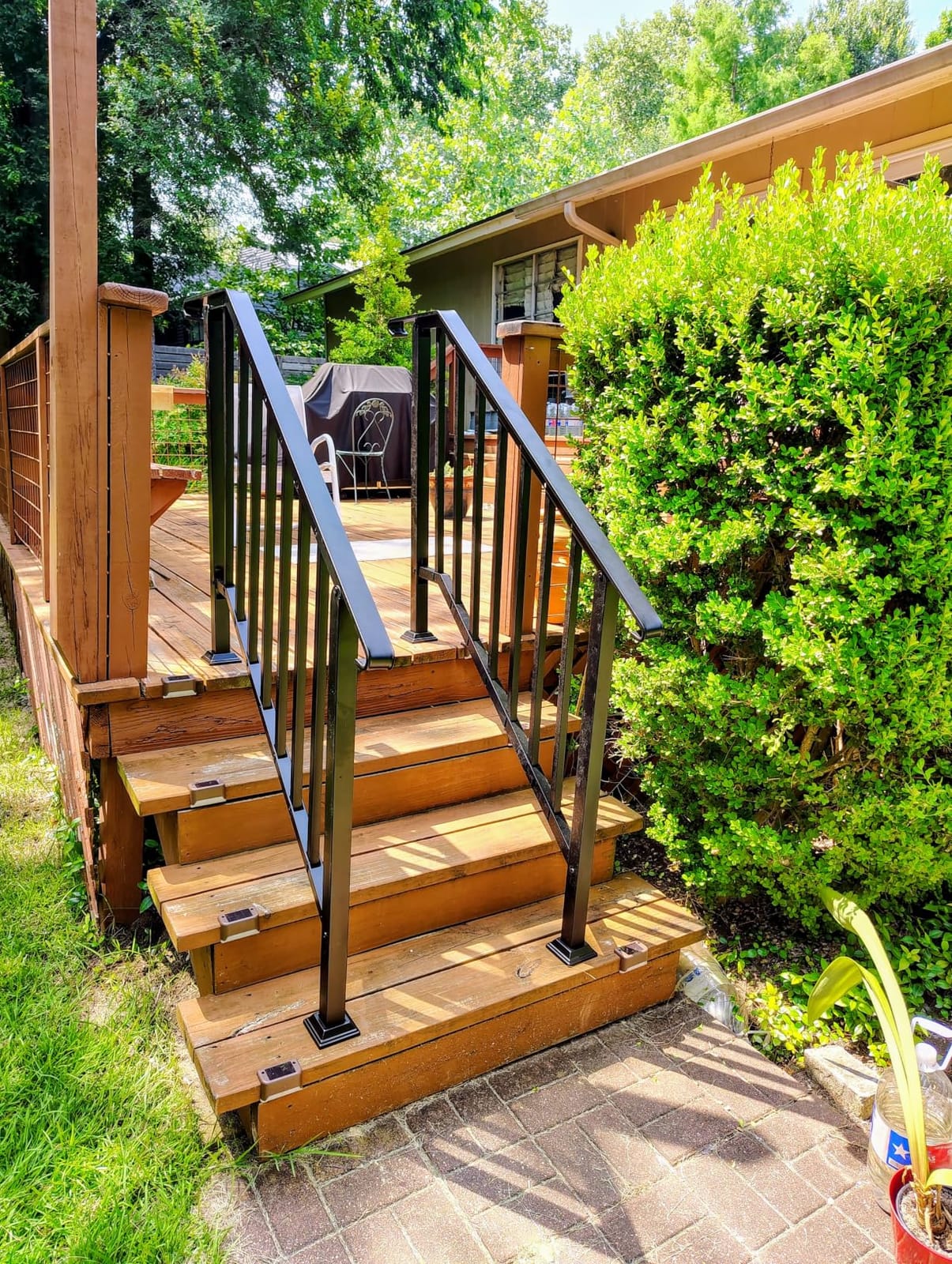 VIVOHOME 4-Step Hand Rails for Outdoor Steps with Curved Ends and Balusters | 2-Pack, Galvanized Steel, Exterior Railing Kit for Porch, Deck, or Indoor Stairs customer photo 2