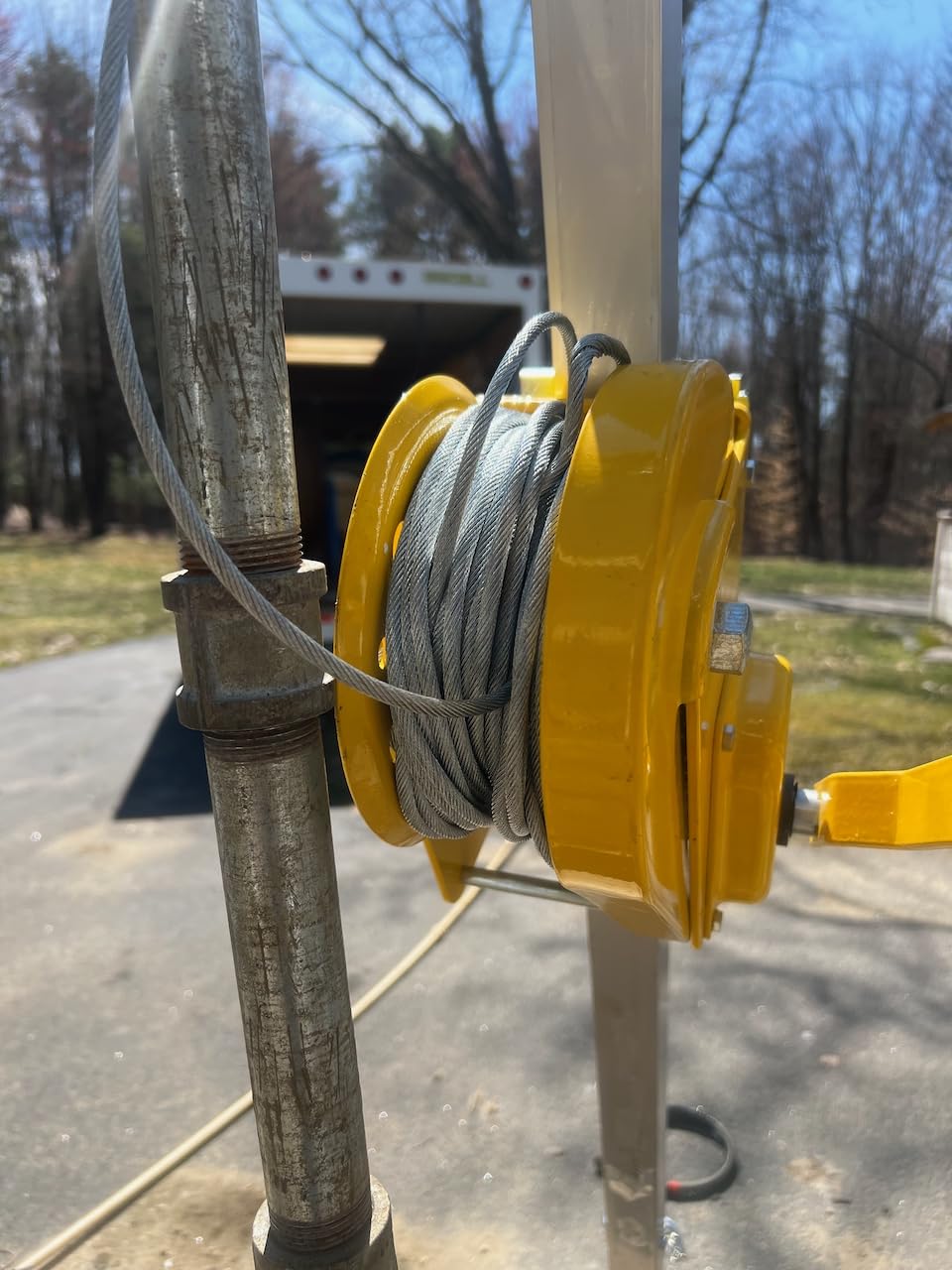 VEVOR Confined Space Tripod Kit, Heavy Duty Rescue Tripod Lifting Hoist 2600 lbs Winch, 4.76 ft Adjustable Legs, 98.5 ft Cable Portable Kit, 32.8 ft Fall Protection, 5.25-8.04 ft Working Height customer photo 2