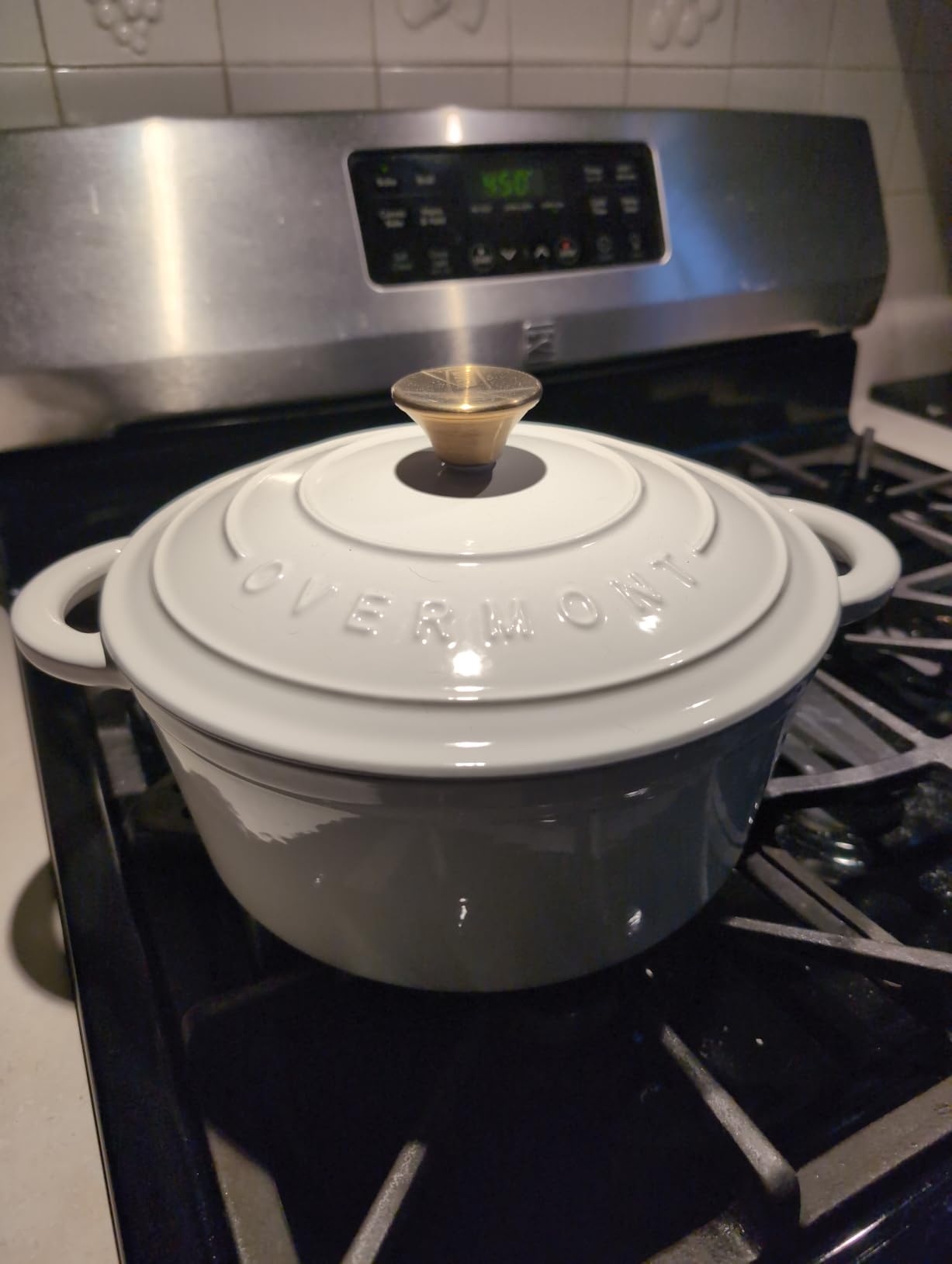 Overmont Enameled Cast Iron Dutch Oven - 5.5QT Pot with Lid Cookbook & Cotton Potholders - Heavy-Duty Cookware for Braising, Stews, Roasting, Sourdough Baking White customer photo 1