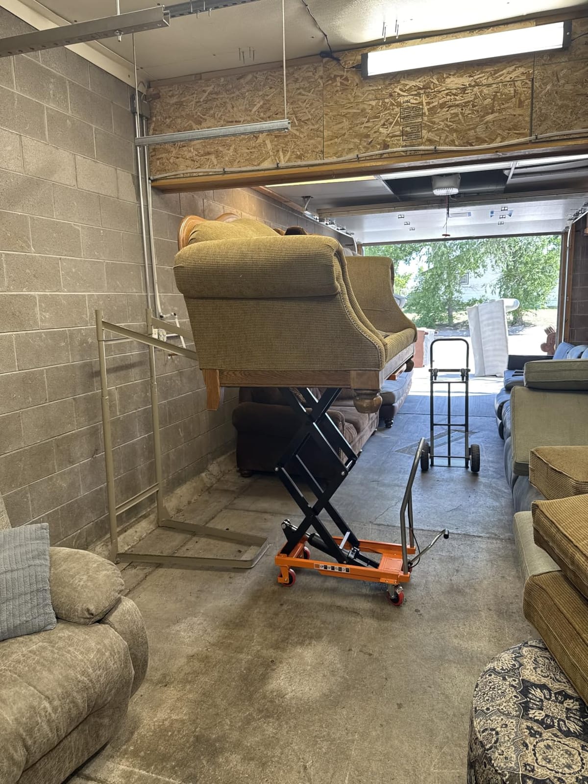 SPECRAFT 770 Lbs Hydraulic Lift Table Cart | 59 In Max Height, Double-Scissor Lift, 4 Wheels, Non-Slip Platform, Material Handling Equipment, Orange customer photo 1