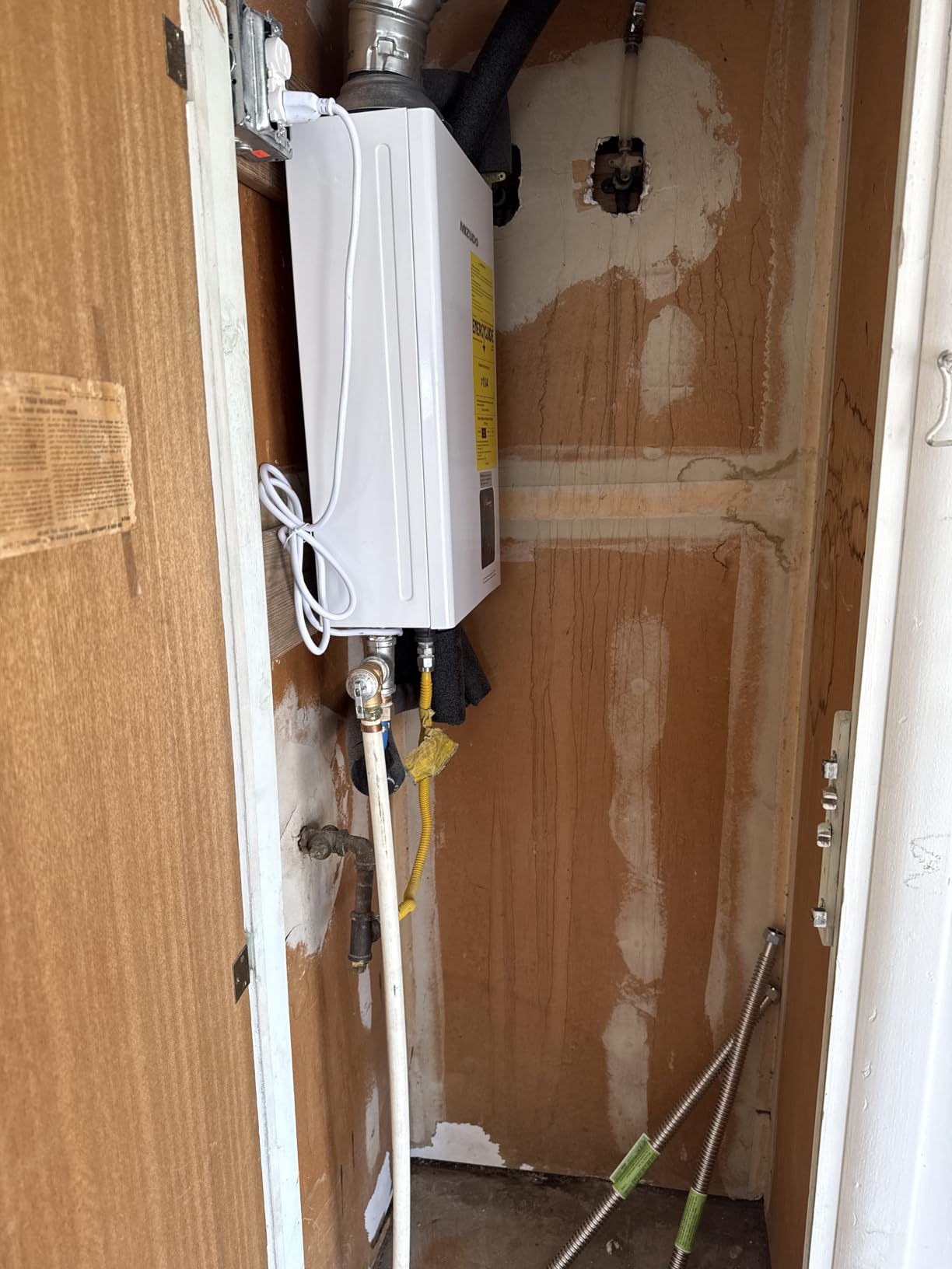 MIZUDO Natural Gas Tankless Water Heater, 199,000 BTU, Indoor customer photo 2