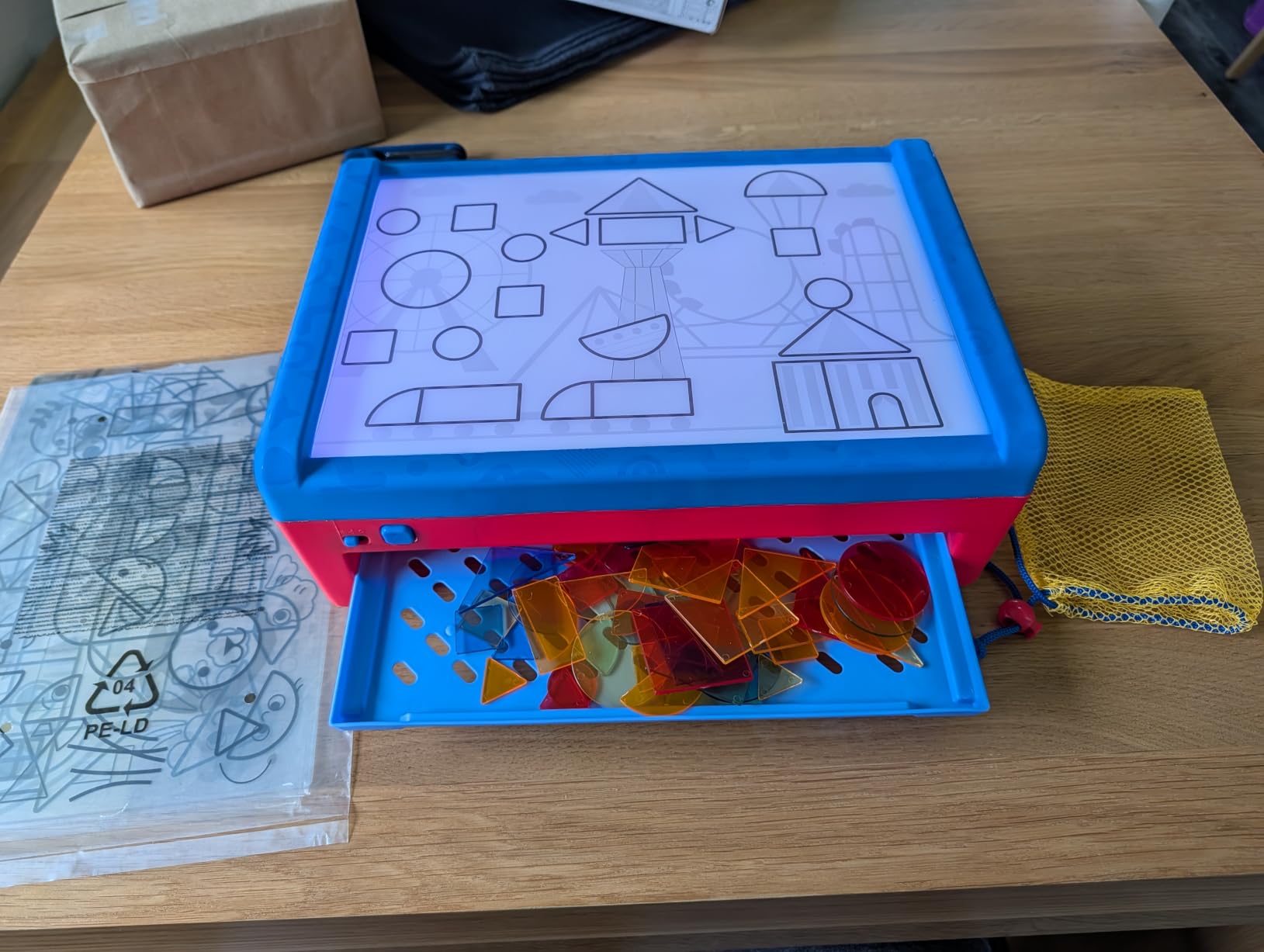 PLAY Light Box for Kids, LED Light Table with 6 Translucent Puzzle Films and 50 Shapes, Adjustable Colors and Brightness, Sensory Toy for Painting, Sketching, Drawing and Early Development customer photo 1
