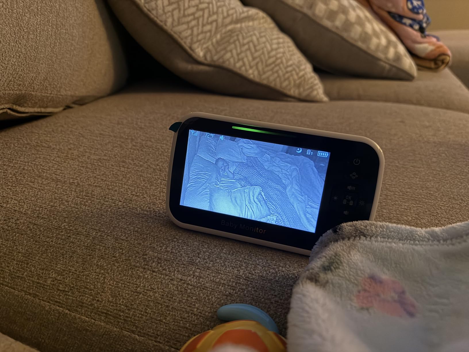 GoodBaby 5-Inch Monitor customer photo 2
