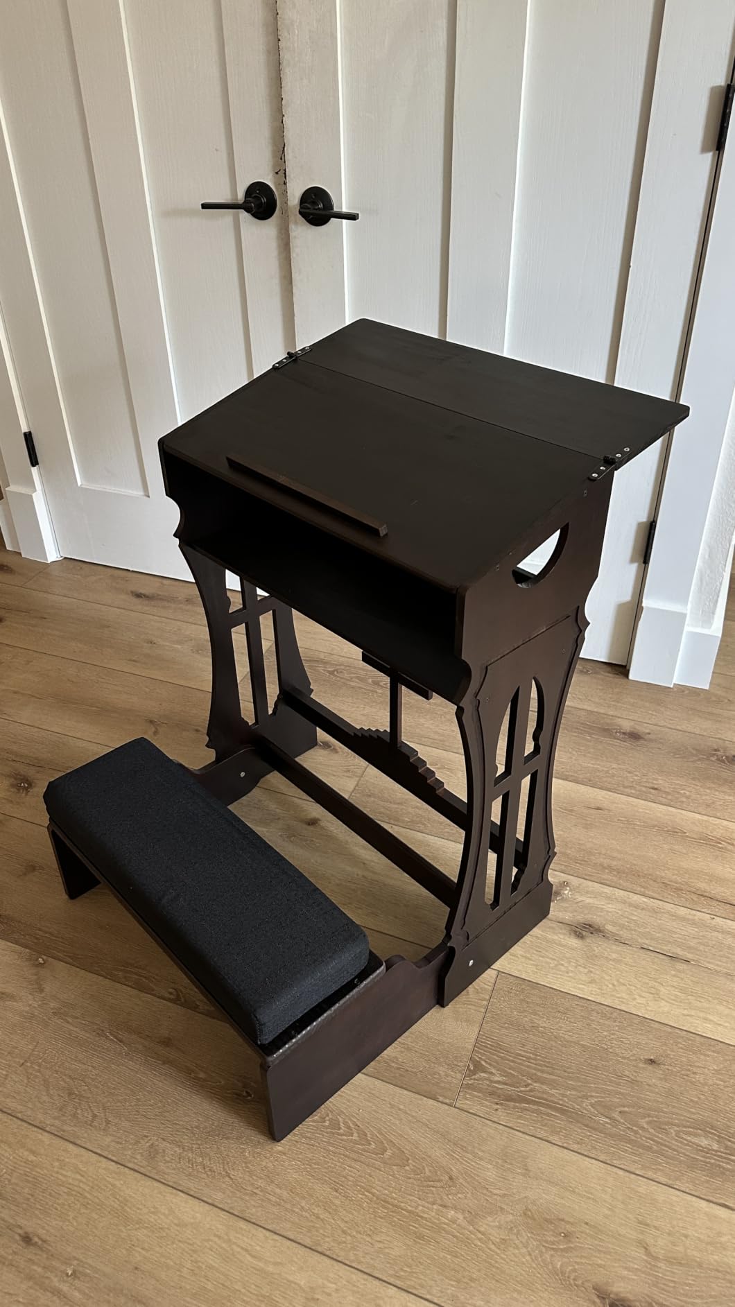 Foldable Prayer Kneeler, Wooden Prayer Bench with Storage Shelf, Cushion Pad, Portable Kneeling Devotional Pew Bench, 31