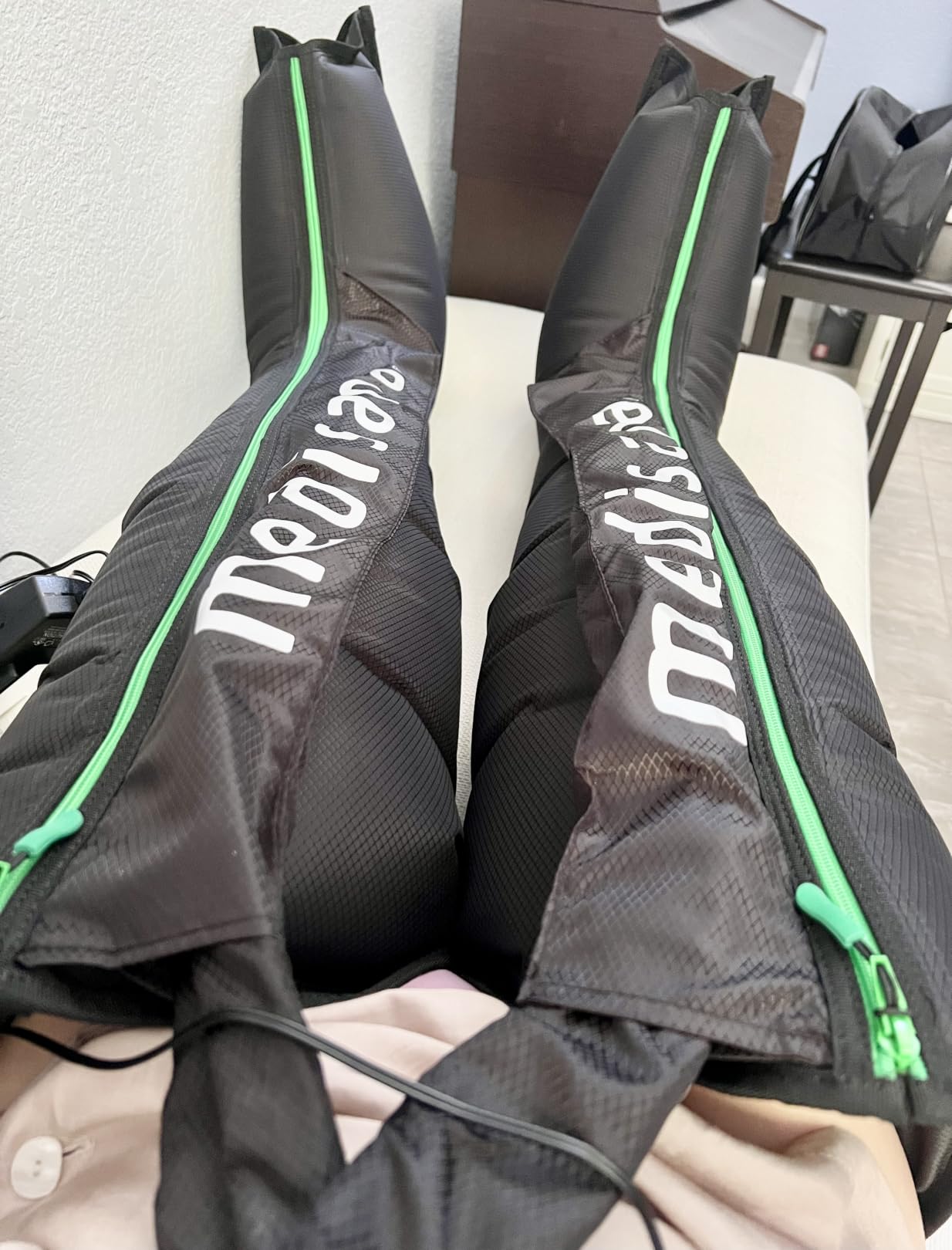 Medisana Leg Compression Massager with Heat Full Leg & Foot Massager Compression Boots customer photo 1