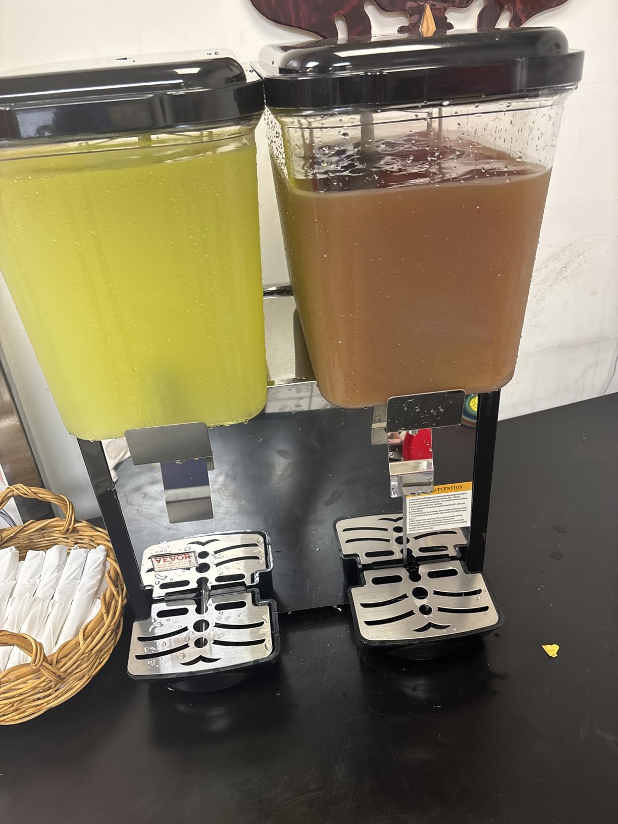VEVOR Commercial Beverage Dispenser, 3 Tanks Juice Dispenser, 18 L / 19 QT Per Tank, 512W Stainless Steel Ice Tea Drink Machine with 45℉ to 54℉ Cooling Temp, for Cold Drink Restaurant Bar Party customer photo 2