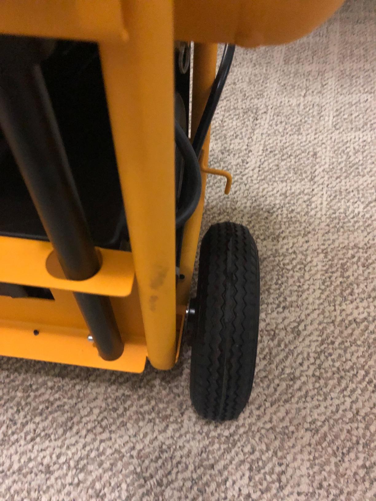 DEWALT Air Compressor, 225-PSI Max, Hand Carry with Wheels, 4-1/2 Gallon (D55146) customer photo 2