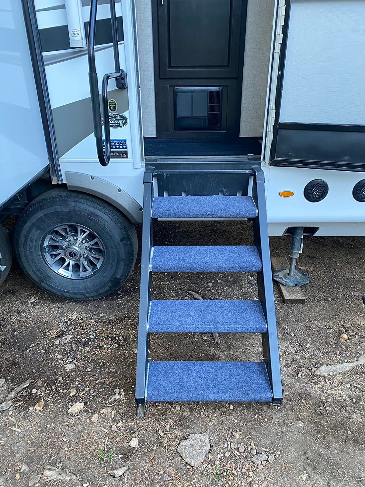 Camco Wrap Around Step Rug- Protects Your RV from Unwanted Tracked in Dirt, Works on Electrical & Manual RV Steps - Extra Large - 23 inch - Gray - (42935) customer photo 1
