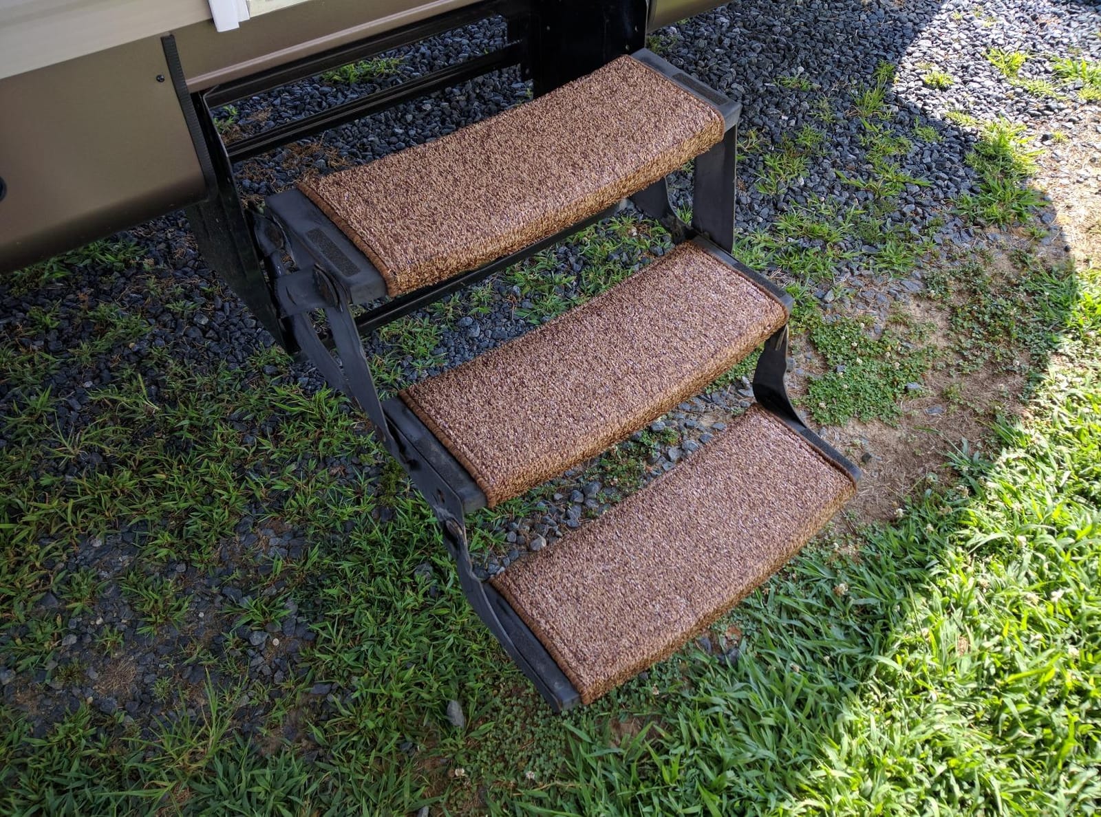 Prest-O-Fit 2-0201 Wraparound Radius RV Step Rug Brown 22 In. Wide customer photo 2