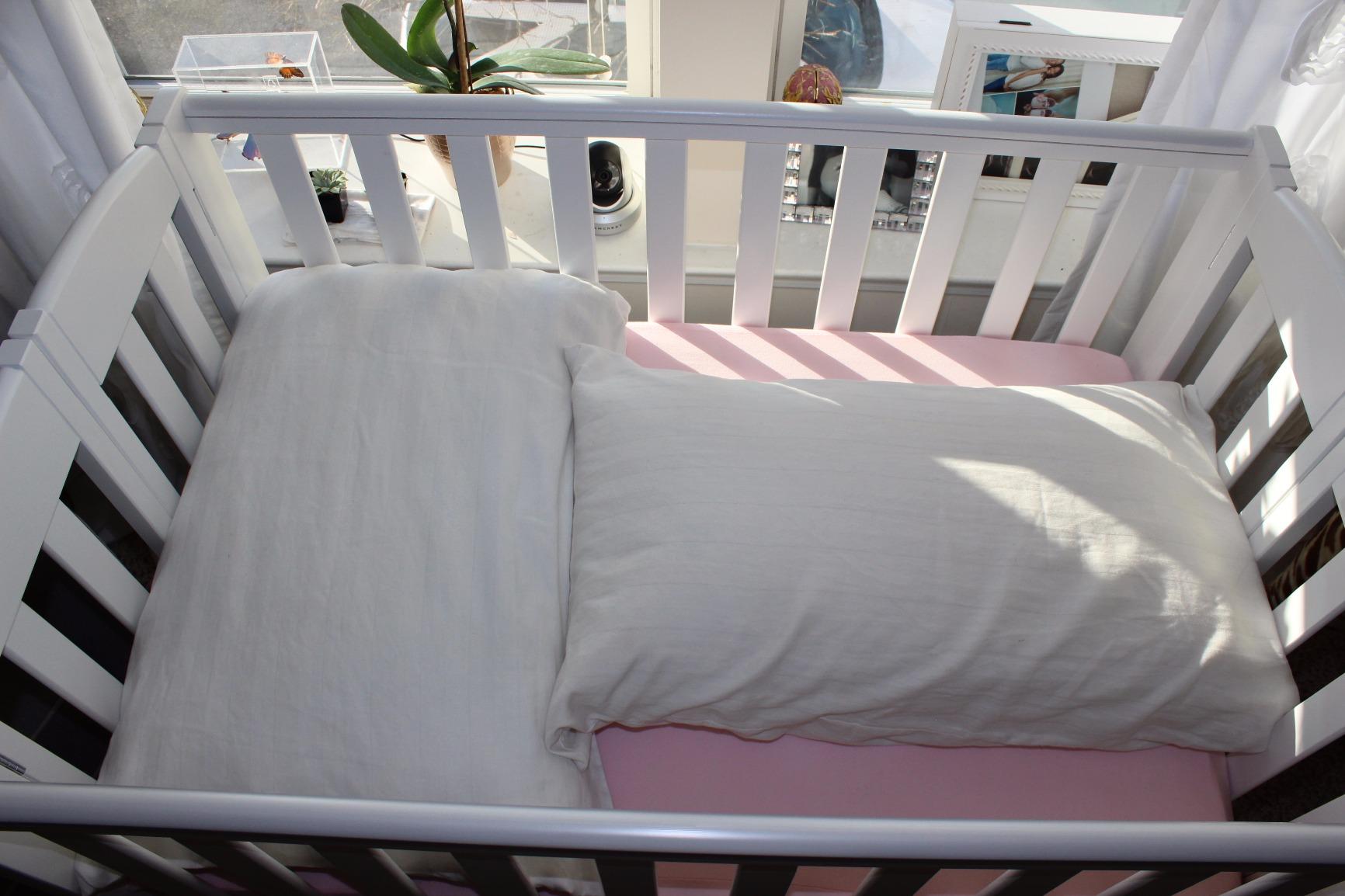 Dream On Me 2-in-1 Portable Mini Crib, Non-Full Size Baby Crib for Small Spaces, 2 Mattress Heights, Compact Travel Design, Includes Mattress, GREENGUARD Gold & BSA Certified, White customer photo 2