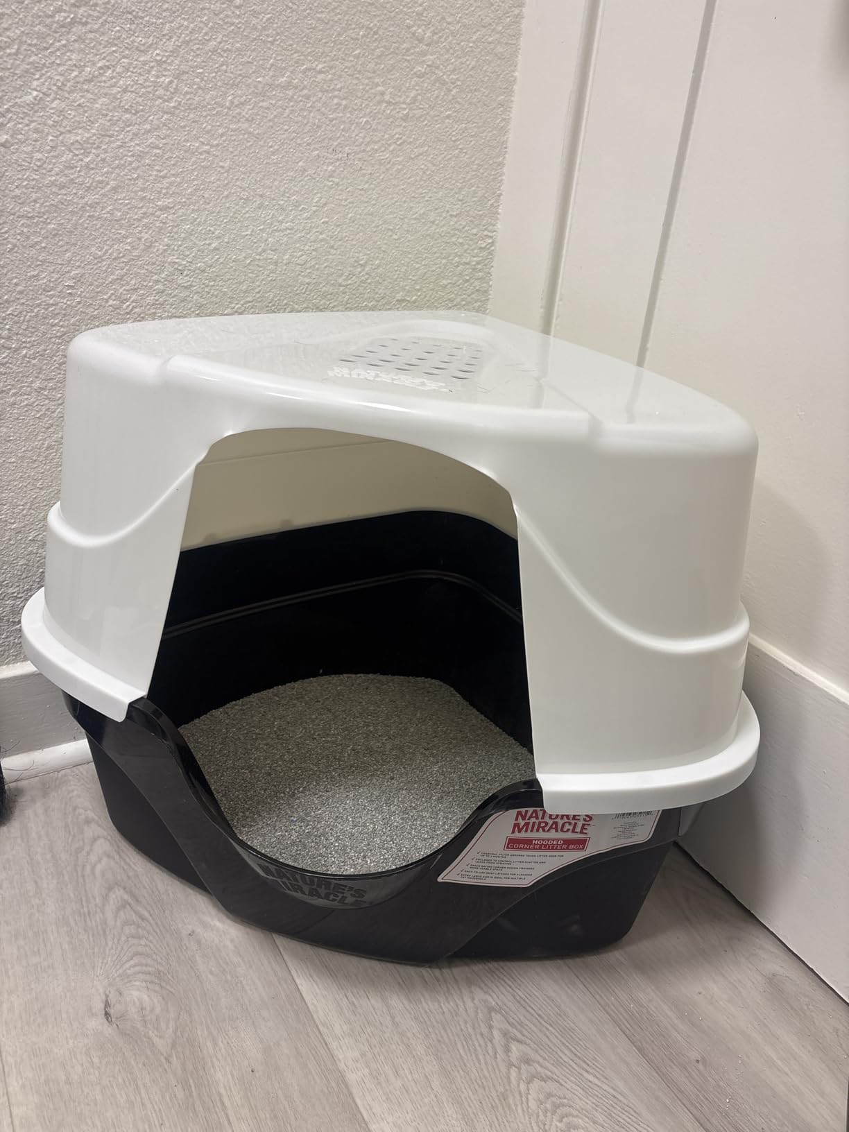 Nature's Miracle Advanced Hooded Corner Cat Litter Box with Charcoal Filter customer photo 1