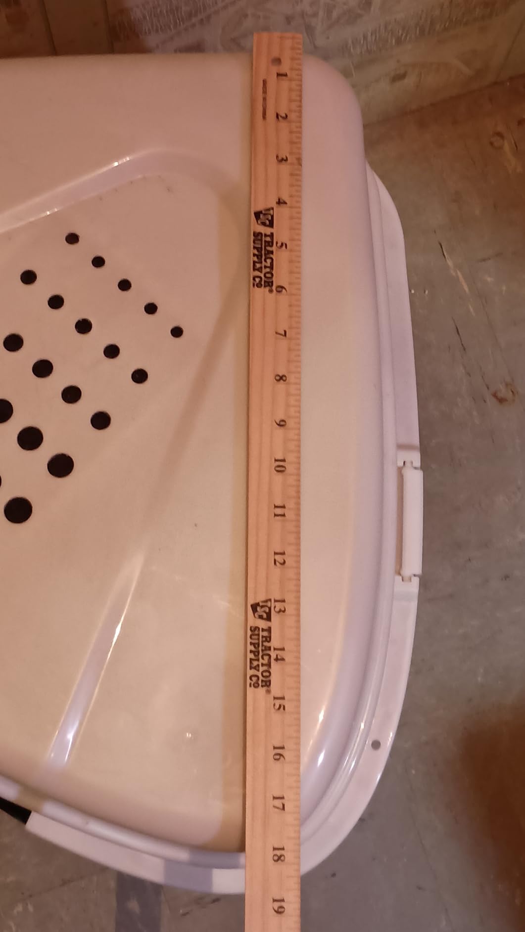 Nature's Miracle Advanced Hooded Corner Cat Litter Box with Charcoal Filter customer photo 2