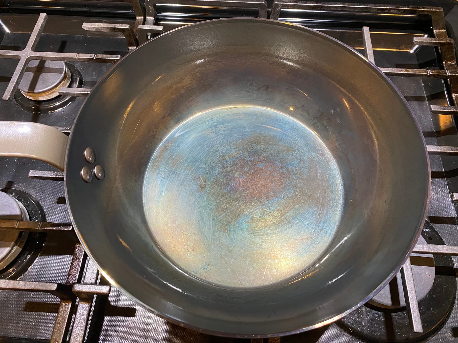 de Buyer MINERAL B Carbon Steel Country Fry Pan - 11” Diameter, 7.7” Cooking Surface - Ideal for Sauteing, Simmering, Deep Frying & Stir Frying - Naturally Non-Stick Finish - Made in France customer photo 2