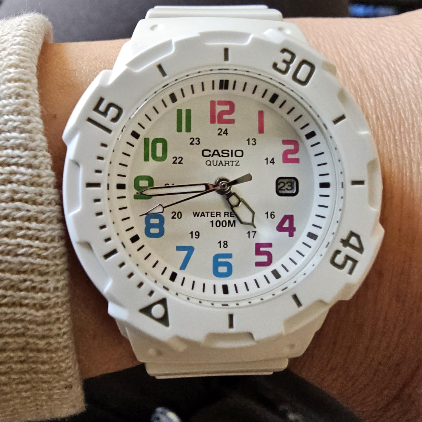 Casio MDV106 Series | Unisex Analog Watch | 200M WR | Stainless Steel Case | Resin Band | 2 Hand Analog (HR, Min, SEC) | Date Display | Screw Down Crown/Screw Down Caseback | 3 Year Battery customer photo 2