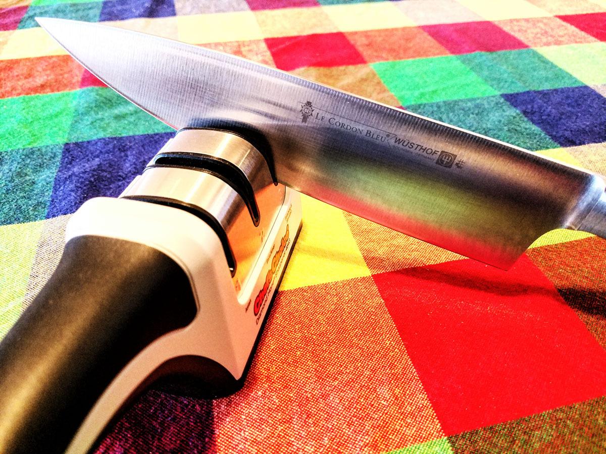 Chef'sChoice Manual Knife Sharpeners for 15- and 20-Degree Straight-Edge and Serrated Knives with Diamond Abrasives Precise Angle Control & Compact Footprint, 2-Stage, Gray customer photo 1