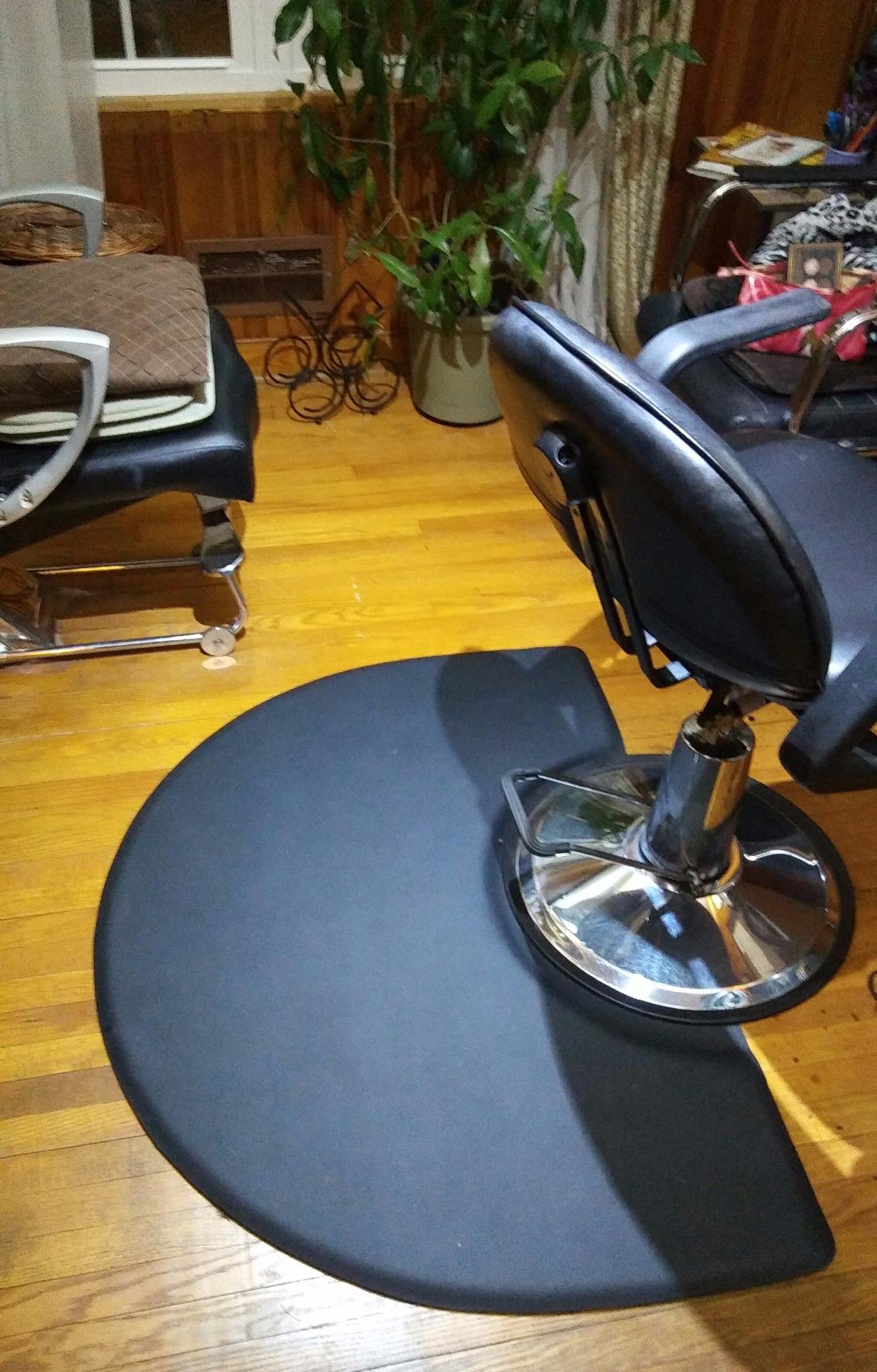 Saloniture 3 ft. x 5 ft. Salon & Barber Shop Chair Anti-Fatigue Floor Mat - Black Semi Circle - 1/2 in. Thick customer photo 1