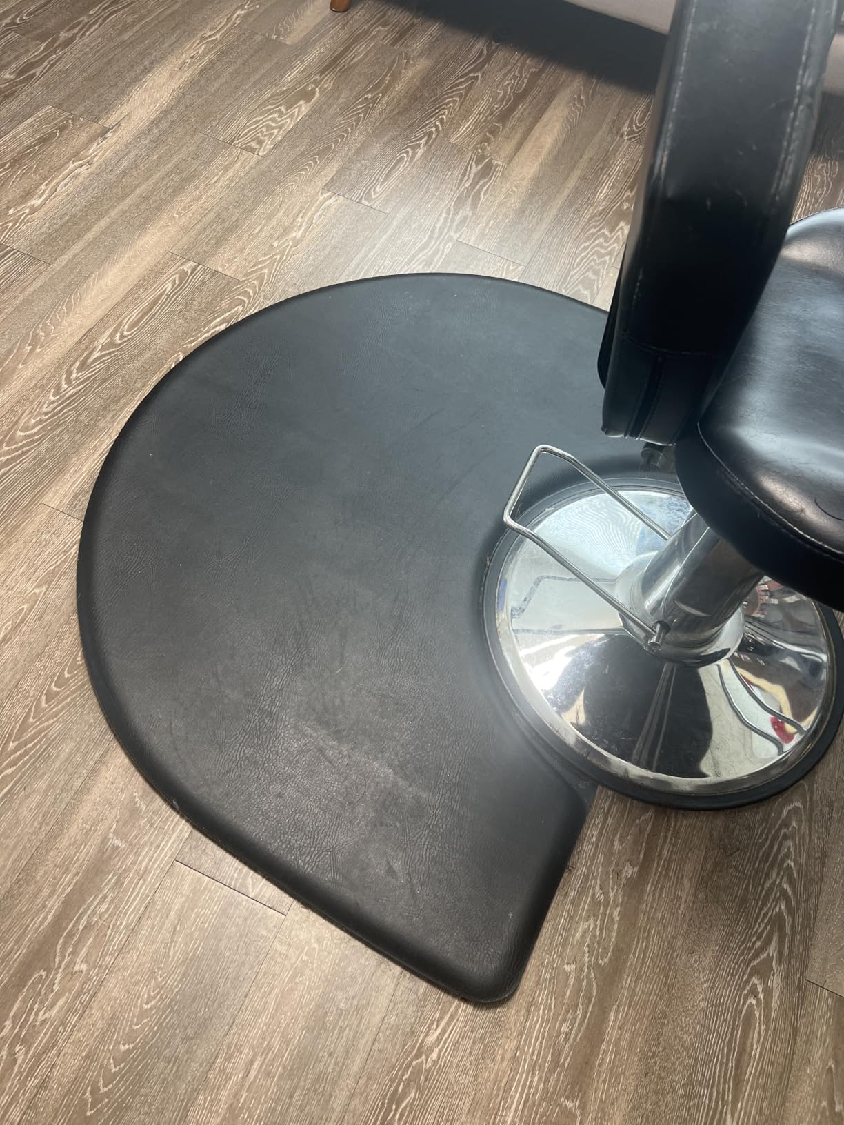 Saloniture 3 ft. x 5 ft. Salon & Barber Shop Chair Anti-Fatigue Floor Mat - Black Semi Circle - 1/2 in. Thick customer photo 2