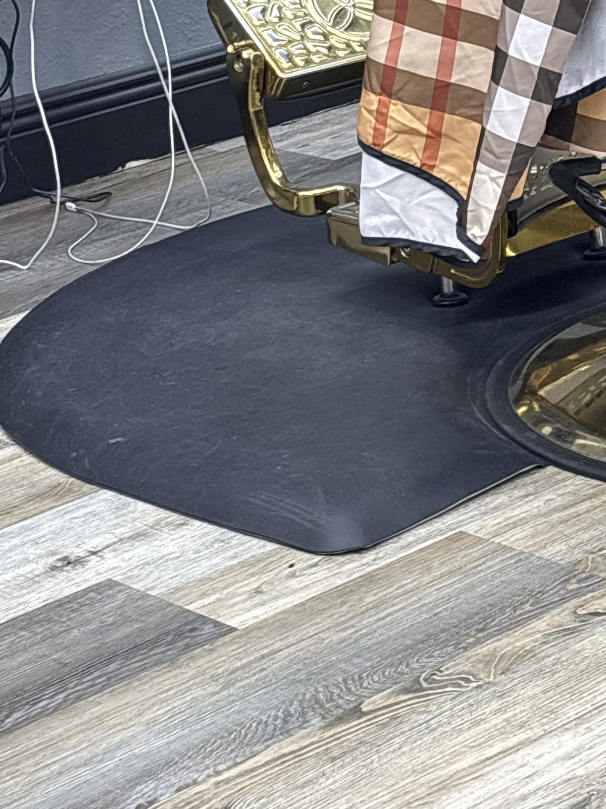 Saloniture 3 ft. x 5 ft. Salon & Barber Shop Chair Anti-Fatigue Floor Mat - Black Semi Circle - 7/8 in. Thick customer photo 1