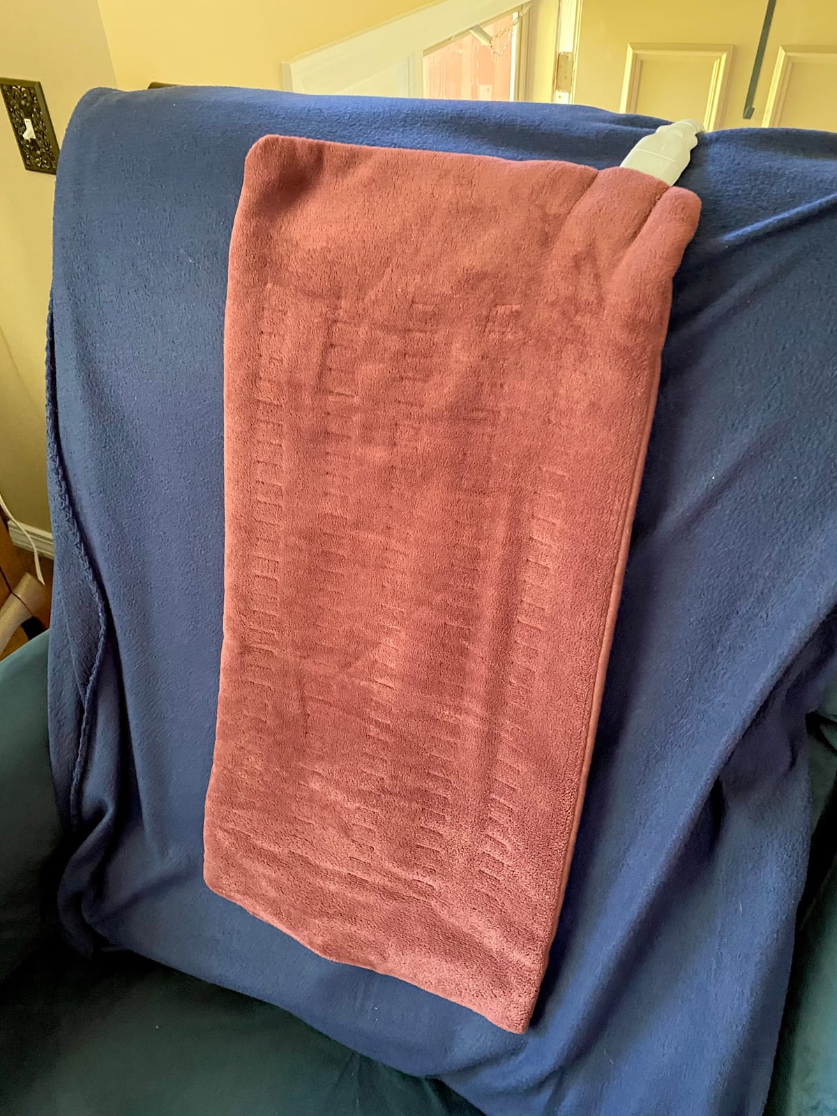 Sunbeam XL Back Neck and Shoulder Heat Therapy 12 x 24 with Auto Shut Off 6 Settings Machine-Washable Comfortable Microplush Fabric - Burgundy customer photo 1