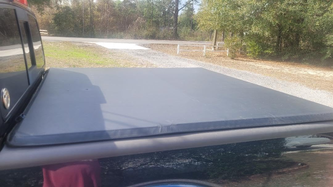 Tyger Auto T3 Soft Tri-fold Truck Bed Tonneau Cover Compatible with 2005-2021 Nissan Frontier; 2009-2012 Suzuki Equator | 5' (59