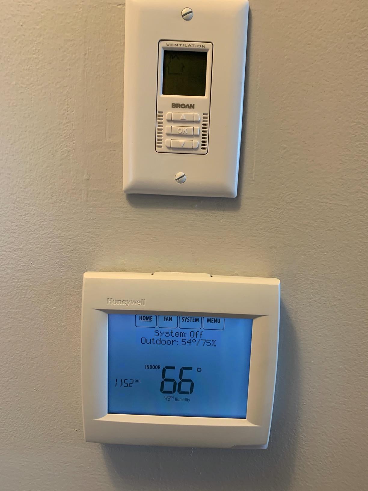 Honeywell TH8321WF1001 Touchscreen Thermostat Wifi Vision Pro 8000 with Stages upto 3 Heat / 2 Cool customer photo 2